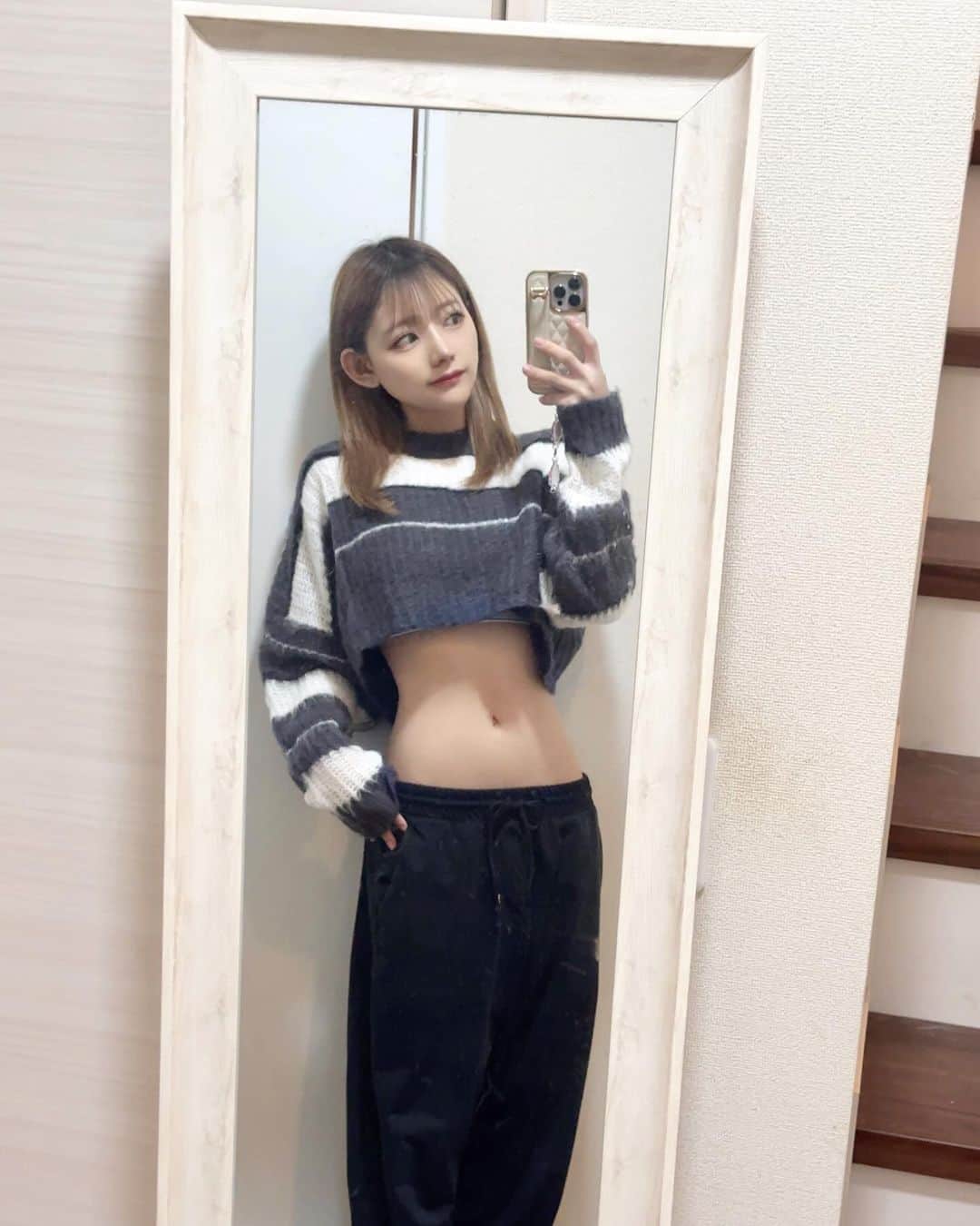 YUINAのインスタグラム：「可愛いtops‎🤍 @shein_japan のだよっっ  クーポンコード：BFJP163  お買い上げ金額1～5,999円までは セール価格より15%OFF 6,000円以上は20%OFFが適用されるよ🤜🏻♡🤛🏻  1月30日まで使えるから使ってね🎫 .·」