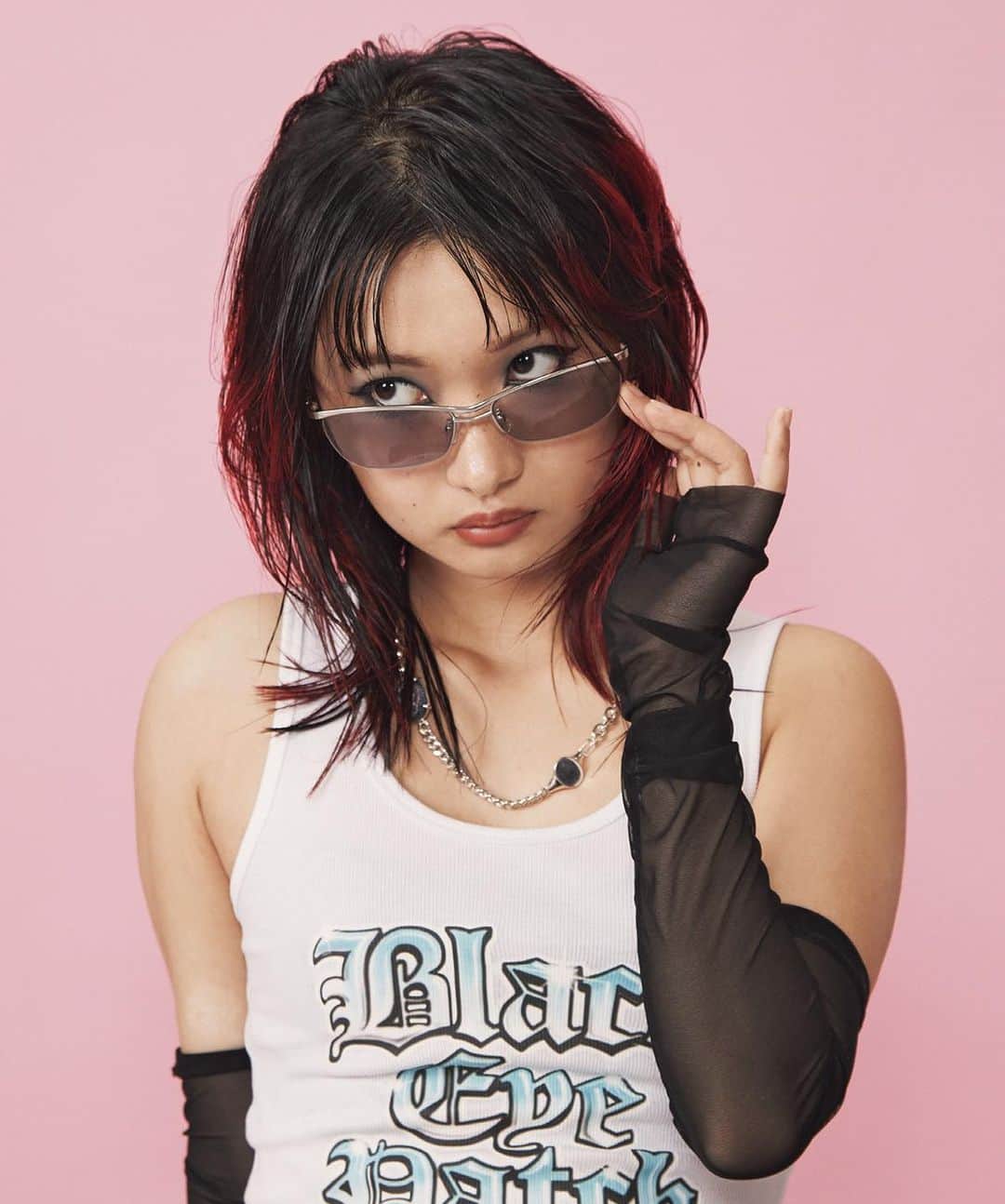 NYLON JAPANのインスタグラム：「ヘアサロンNEWTONでもっとクリエイティヴな生活を  ファッション感度の高い人がたくさん集い、立川や吉祥寺で勢力を伸ばしているヘアサロン、NEWTON（ニュートン）グループはもう知ってる？　今回は、吉祥寺にあるkeenという店舗の人気スタイリスト2名が、最旬ヘアをレクチャーしてくれたよ！　ホリデーシーズンに向けて、NEWTONグループのお近くの店舗でヘアチェンジをしてみてね♡  #ZOEY @sherfan_zoey  photography @ym.tk styling @kodaisuehiro makeup #takakokido  #nylonjapan #nylonguysjapan #nylonjp #caelumjp」
