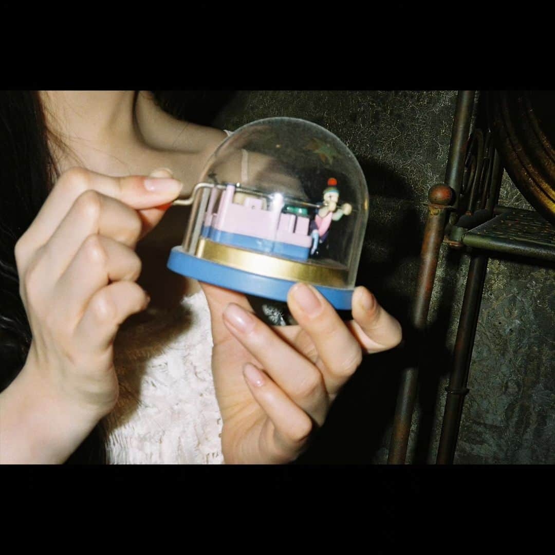 Red Velvetさんのインスタグラム写真 - (Red VelvetInstagram)「You may feel happy with what you see through a lens, but what do you think it’d be like behind the camera?」11月8日 18時01分 - redvelvet.smtown