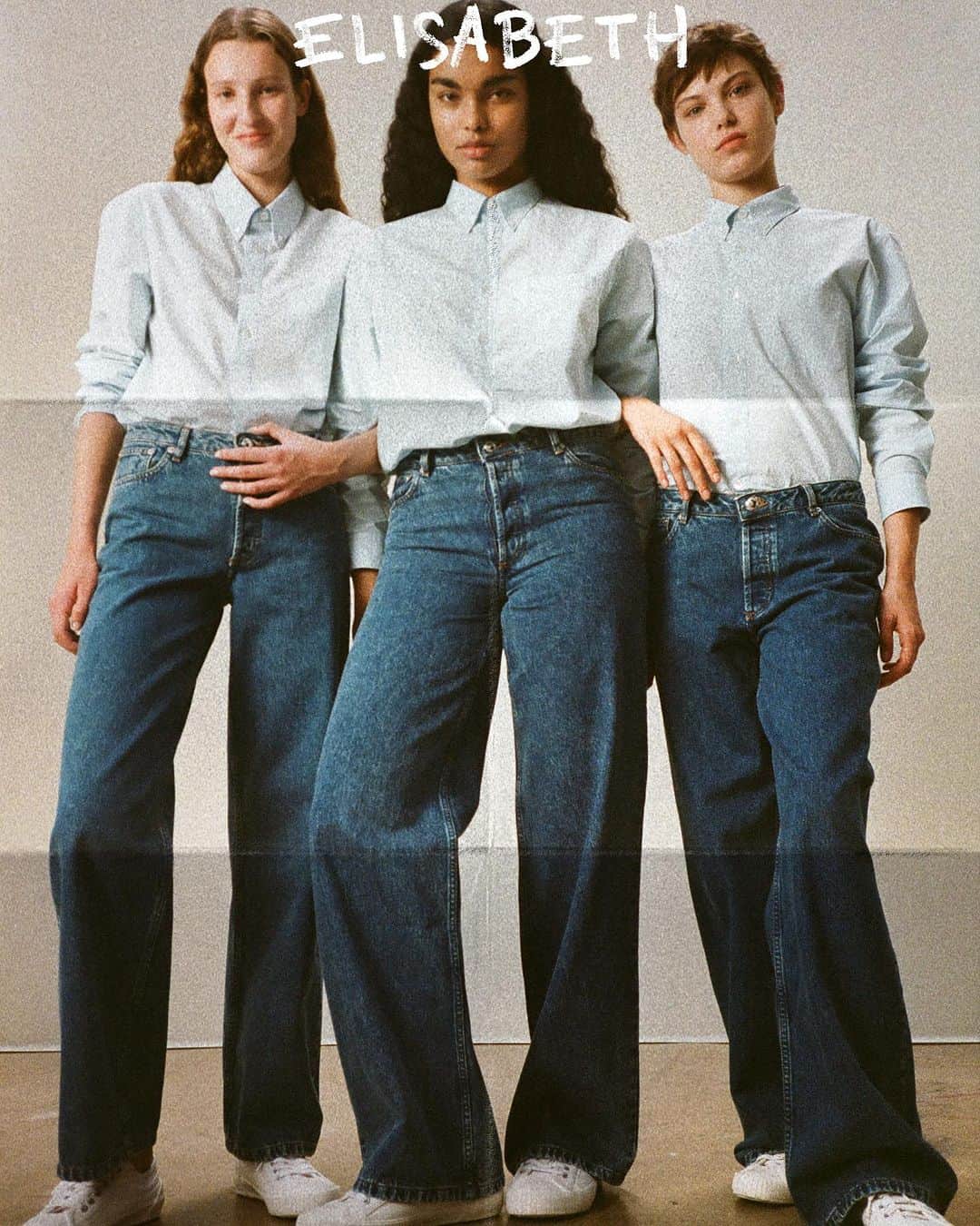 アーペーセーのインスタグラム：「Meet Elisabeth — baggy jeans, the A.P.C. way.   Though designed high-waisted, the Elisabeth can be easily dropped lower by sizing up to create a looser, more relaxed fit.   #APCParis  #APCdenim」