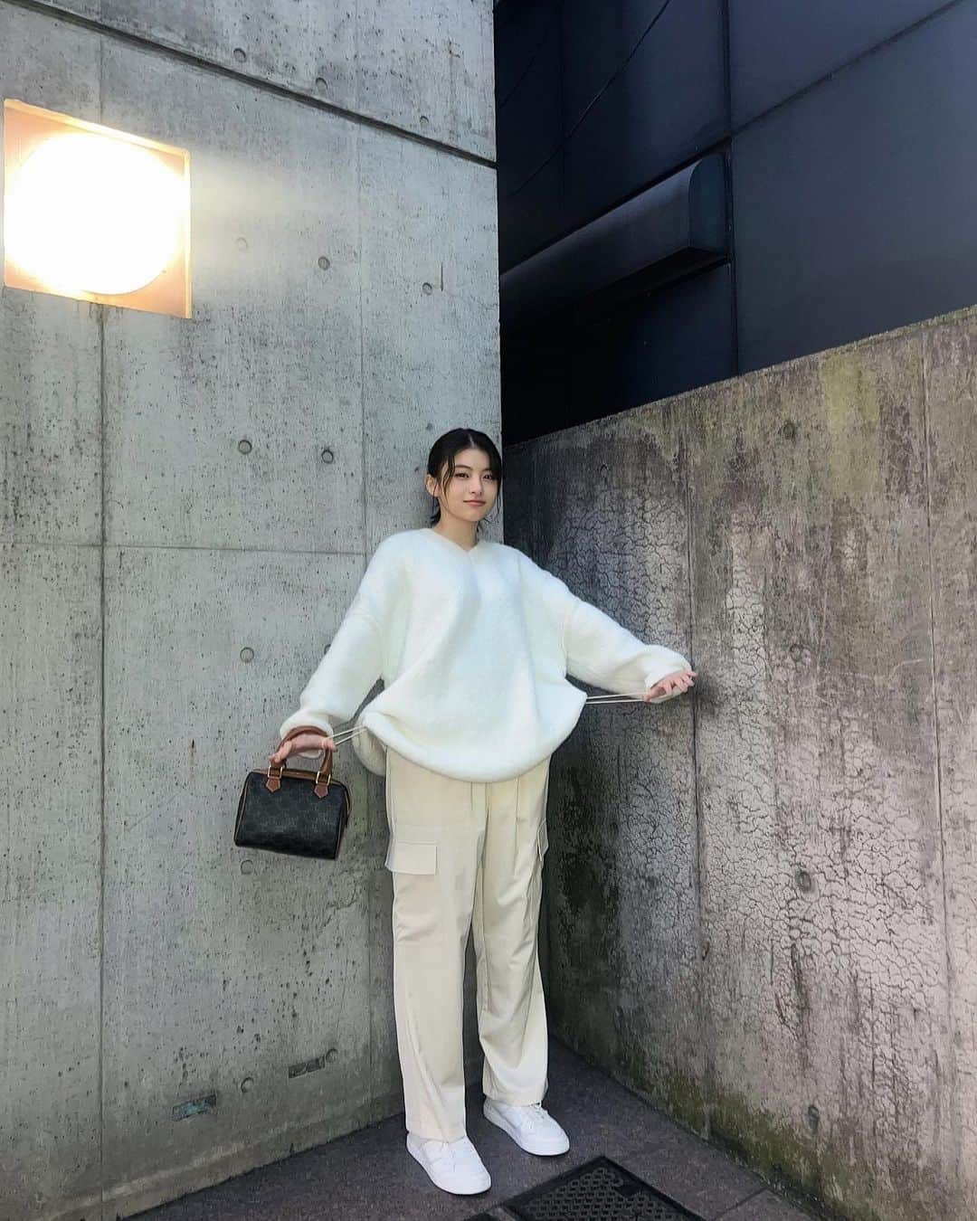 出口夏希のインスタグラム：「🤍」