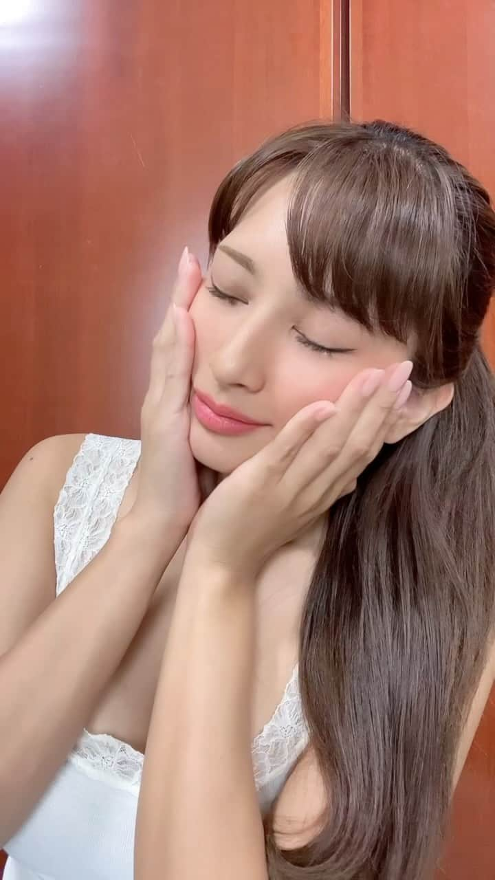 大川真代のインスタグラム：「♡  今日もありがとうセンテラ✨  乾燥にも肌荒れにも効くから嬉しい🥰本当に頼れる❤️  PR @skin1004_japan #スキン1004 #skin1004japan #韓国コスメ　 #鎮静ケア #保湿 #シカコスメ #センテラアンプル #skin1004」