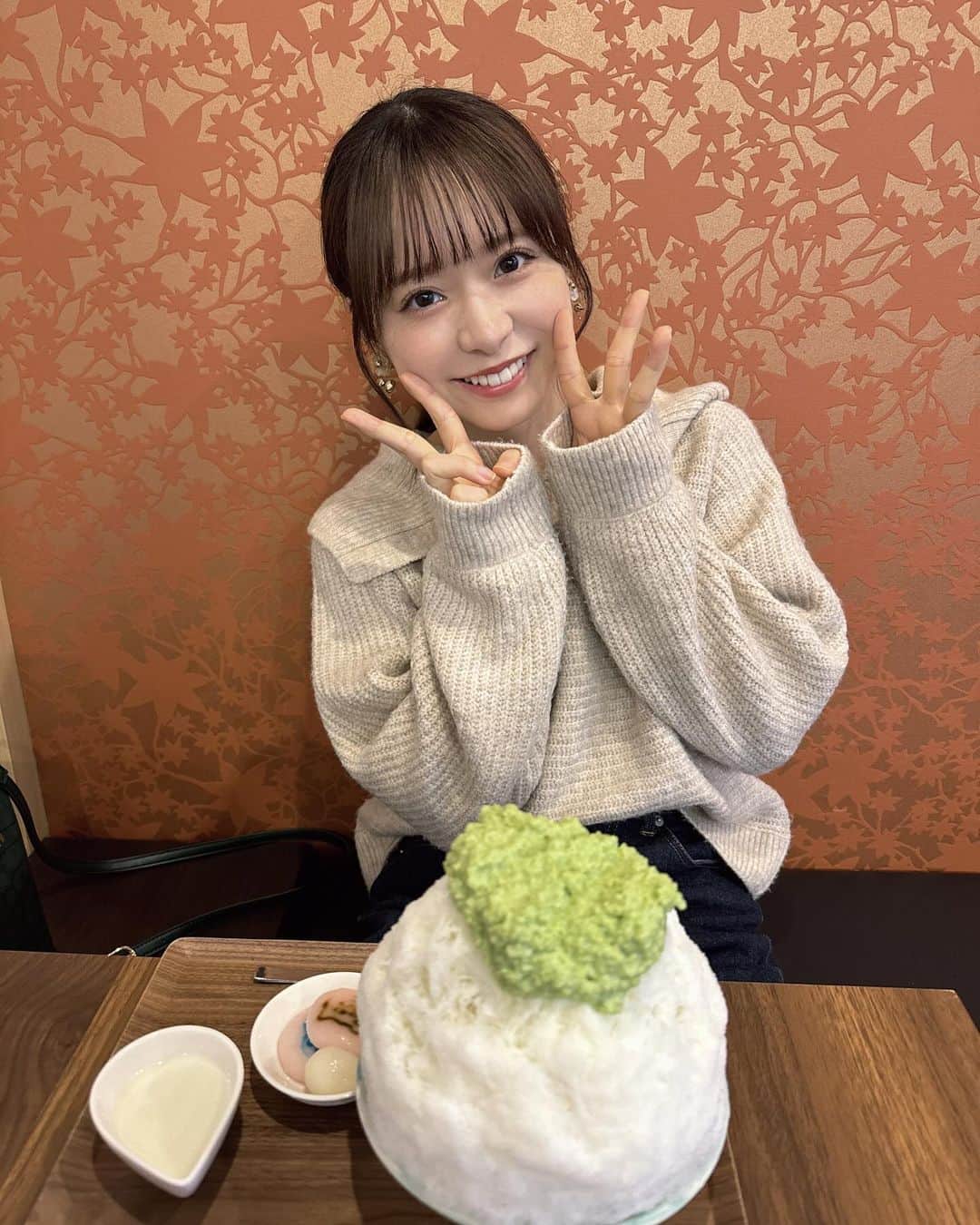 倉野尾成美のインスタグラム：「こちらでも！ 23歳になりました☺️✨ 映えな写真がたくさん撮れる1年にしたいです (早速、今日食べたかき氷…笑) 23歳もよろしくお願いします🥹」