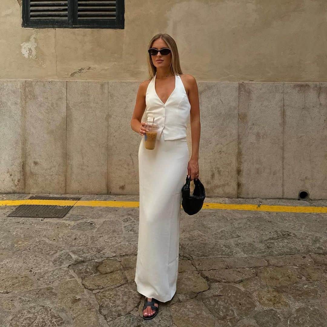 KOOKAI のインスタグラム：「We love @kellyflint in the Oyster Vest Top & Midi Skirt •• Available in boutiques and online #kookai」