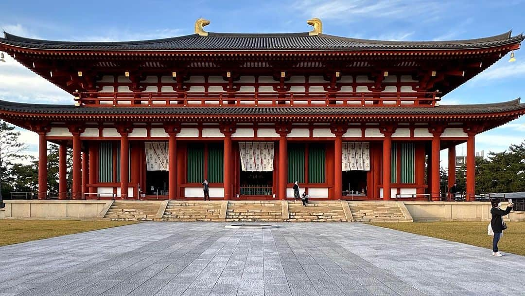 新保友映のインスタグラム：「奈良旅  興福寺✨  国宝館で阿修羅像にお会いし、中金堂。 大修理中だったけれど、五重塔の厳かさも素敵だった。 そして、北円堂が特別公開扉期間で、拝むことができで感激でした✨  #興福寺 #阿修羅 #阿修羅像 #中金堂 #五重塔 #北円堂 #国宝 #奈良 #いざいざ奈良 #奈良旅 #奈良旅行  #nara #kofukuji  #ashura #todaijitemple  #daibutsu」