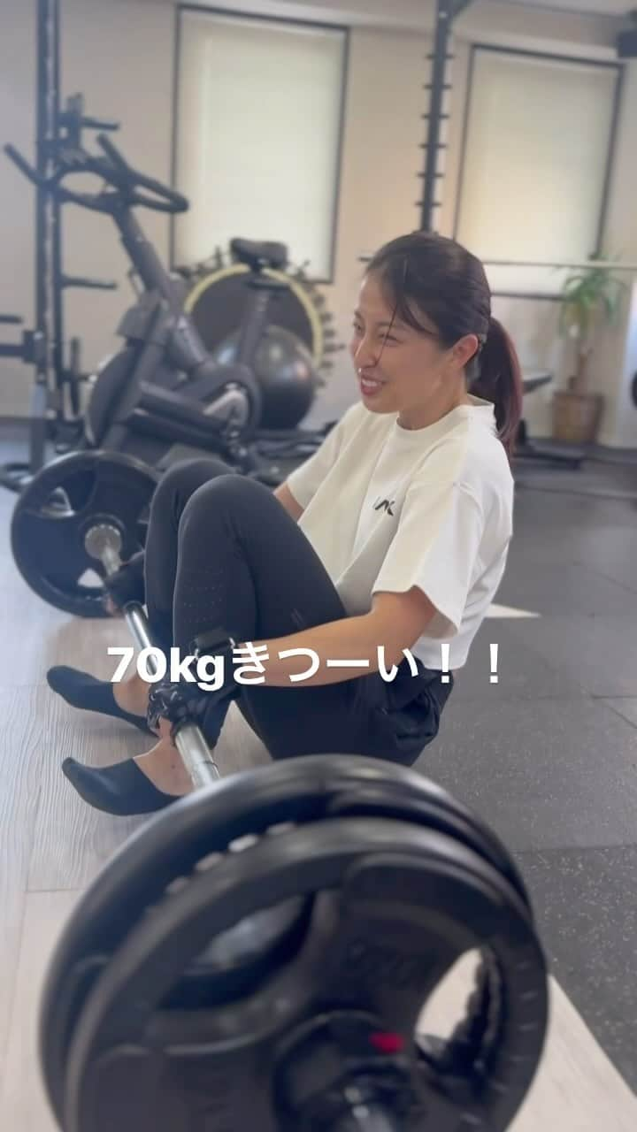 緒方ありさのインスタグラム：「デッドリフト70kg🏋️‍♀️ 久しぶりのデッドリフト動画。 力持ち💪 .  #ダイエット　#ありトレ #フィットネス　#ワークアウト #筋トレ女子　#マッチョ #fitness #workout #showme  #gym #gymgirl #herthylifestyle  #fitnessmotivation  #pullups  #팔로우  #바디프로필 #일상　#일상기록　#오오티디　#패션그램스타그램」