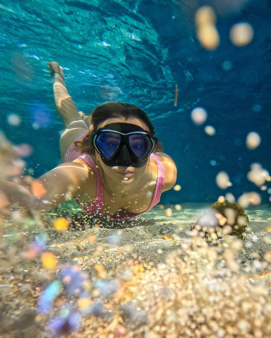 ローラ・マリノのインスタグラム：「Lived an absolute dream in Fiji 🇫🇯 as much under as on top of the water 🤩  There is so much to discover and experience there: thank you so much for having us @tourismfiji 🙏🏻✨  But also a HUGE thank you to @gopro for introducing me to this very special family. It meant the world to me 🤍 🥹   📸 all photos on #goprohero12  @goprofr  #tourismfiji #goprofr #gopro #goprohero12  #wherehappinesscomesnaturally」