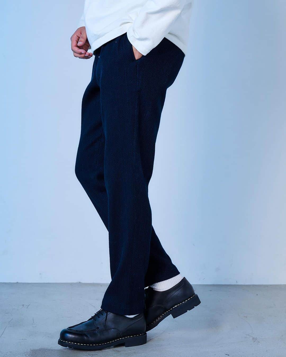 Japanblue Jeansさんのインスタグラム写真 - (Japanblue JeansInstagram)「.  JAPAN BLUE JEANS 2023 Autumn & Winter Collection  BOTTOMS Sashiko Easy Pants  その他　参考商品　  @denimlabo_web   #japanblue #japanbluejeans #kojima #Kurashiki #okayama #selvedge #selvedgedenim #jeans #denim #indigo #aging #madeinjapan #madeinokayama #sashiko  #ジャパンブルー  #ジャパンブルージーンズ #児島 #倉敷 #岡山 #刺し子」11月8日 18時28分 - japanbluejeans