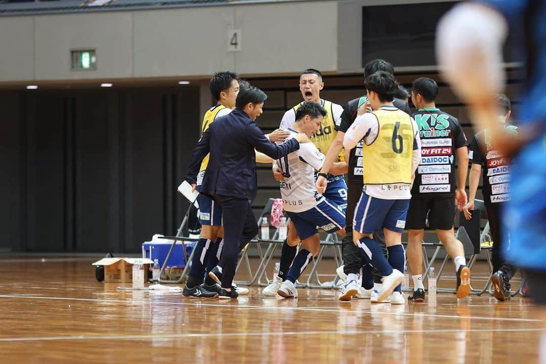 墨田区さんのインスタグラム写真 - (墨田区Instagram)「【📣💨フウガを応援しよう🎊🐊】 ＼＼⚽墨田区ホームタウンチーム🏟フウガドールすみだ⚽　／／  11月10日(金)に墨田区総合体育館でホームゲームが開催します🏟  -—————————————  前回、10/28に行われたFリーグ2023-2024 第18節 立川アスレティックFC戦は、5-0で勝利いたしました💪  12分 セットプレーから先制！No.11 畠山選手のパスをNo.9 清水選手がゴールに流し込みます📣その後14分にもNo.10 田口選手→No.9 清水選手の流れから得点し、前半を2-0とリード⚽️  27分にはNo.19 甘利選手からのパスをワンタッチでゴールへ流し込み、No.16 伊藤選手が今季2得点目🏃‍♂️  38分にはNo.4 諸江選手が、39分には No.9 清水選手がパワープレー返しを決めて、スコア5-0で完封勝利となりました🎖️  この勢いで、次回も勝利できるよう、みんなで応援していきましょう(^^)  -—————————————  ■ 11/10 試合概要 Fリーグ ディビジョン1 第20節 フウガドールすみだ vs バルドラール浦安 【日時】11月10日(金) 19:30キックオフ ※14:30開場 【会場】墨田区総合体育館  ▼下記試合も共同開催されます！ 15:00 しながわシティ vs 湘南ベルマーレ 17:15 Y.S.C.C横浜 vs 立川アスレティックFC  フウガドールすみだ 公式アカウント：@fugador_sumida  ▼試合のハイライト ▽ フウガドールすみだ公式YouTubeチャンネルにて公開中します！ https://www.youtube.com/user/fugasumida  #墨田区 #すみだ #sumida #東京 #tokyo #わたしのすみだ自慢 #これもすみだのシティプロモーション #風雅 #フウガ #フウガドールすみだ #ホームタウン #フットサル #futsal #スポーツ #sports #墨田区総合体育館 #みんなで応援 #駄菓子  #やおきん #北斎 #スミダイル #若い力 #墨田濃度 #オールすみだ #人つながる」11月9日 19時00分 - sumida_official