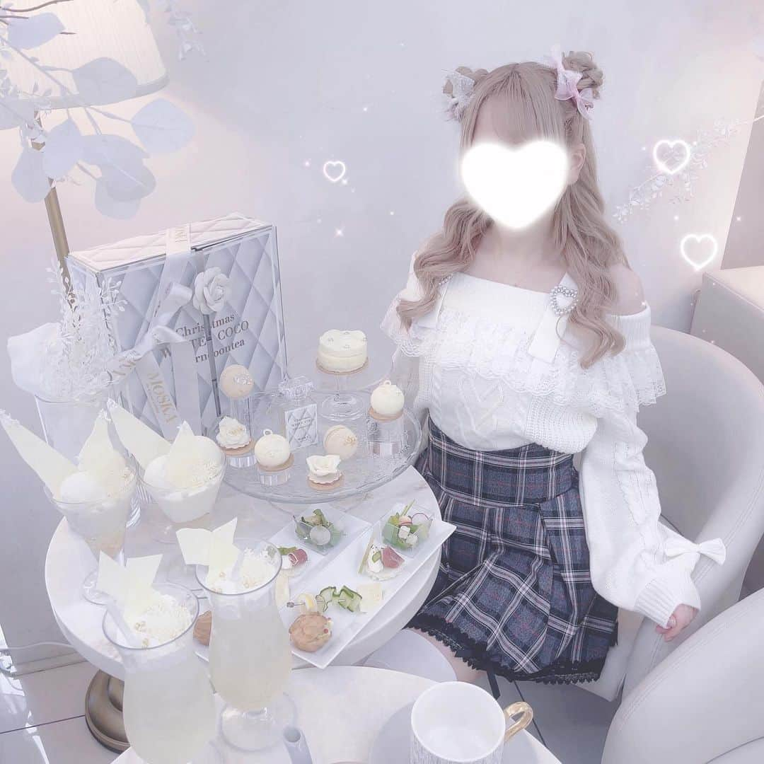 さきまるちゃんさんのインスタグラム写真 - (さきまるちゃんInstagram)「Christmas WHITE COCO afternoontea🎄🤍  テーマはホワイトクリスマス.*･ﾟ ご招待していただきました♥  店内真っ白でどれも美味しかったです🤍  10/28～1/15まで開催しているよ！みんな行ってみてね❤︎  #PR #moskabygingergarden  #moska #アフタヌーンティー」11月8日 18時35分 - sakimaru_chan