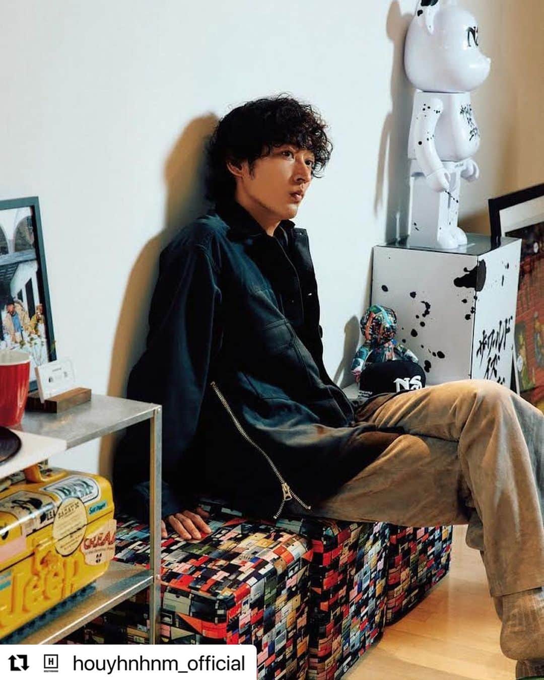 のインスタグラム：「#Repost @houyhnhnm_official  2023AWの最新コレクションを、上杉柊平がまとったフォトシューティングをお届け。“HIP HOP”と“東京”という共通言語を軸に、ファッションのこと、仲間のこと、俳優としての現在の心境などについてのインタビューを後編では公開します。  上杉柊平 10月19日（木）よりMBSほかでスタートしたドラマシャワー『ワンルームエンジェル』で西村拓哉とW主演で出演。そのほかには大河ドラマや映画にCMなど、幅広いフィールドで活躍する人気俳優。今年3月に武道館での『LAST LIVE』終演を迎えたKANDYTOWN LIFEのMCでもあり、音楽・ゴルフ・クルマ・家具集めなど、さまざまなジャンルに精通していることでも知られる存在です。 Instagram：＠shuheiuesugi8」