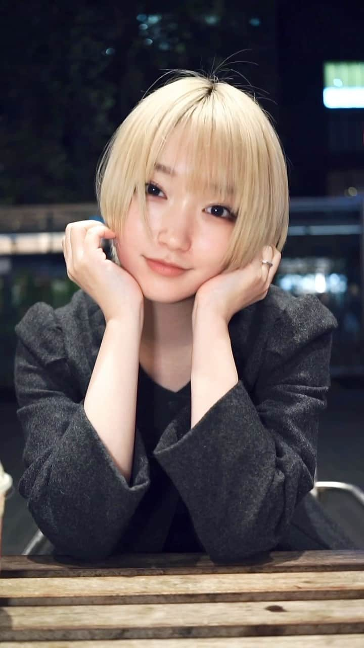 柊里杏のインスタグラム：「会話しているので頷いております この時期の夜風に当たりながら外で過ごすの良いですよね」