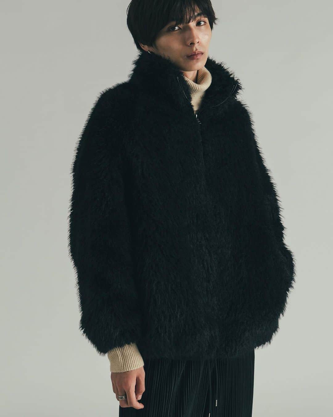 Lui's Lui's official instagramさんのインスタグラム写真 - (Lui's Lui's official instagramInstagram)「@luis_official___ / #outer  ⬜︎ BIG fur blouson / ¥39,600 ⬜︎ Double Zip Monster MA-1 / ¥29,700 ⬜︎ Faux shearling BIG jacket / ¥53,900  #jacket #アウター #ma1コーデ #ムートンコート #ファーコート #メンズファッション #メンズコーデ #アウターコーデ #冬コーデ #メンズスタイル #ブラックコーデ #ムートン #ジャケット #ベロア #パラシュートパンツ」11月8日 18時51分 - luis_official___