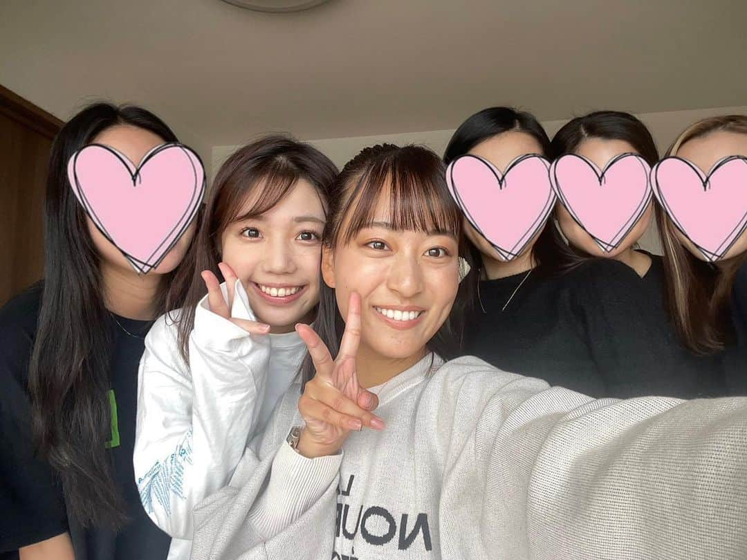 鈴木新彩さんのインスタグラム写真 - (鈴木新彩Instagram)「友達の実家にお泊まりしたとき。この人数を実家に泊まらせてもらえる幸せ...。社会人が6人で予定を合わせるのは至難の業なので、全員が揃った時間はわずか2時間😂😂でも2時間でも会おうと頑張れる関係がありがたい〜〜🥲友達が作ってくれた豚汁、沁みた...。🐷  #豚汁」11月8日 18時51分 - sarasa.suzuki_ex