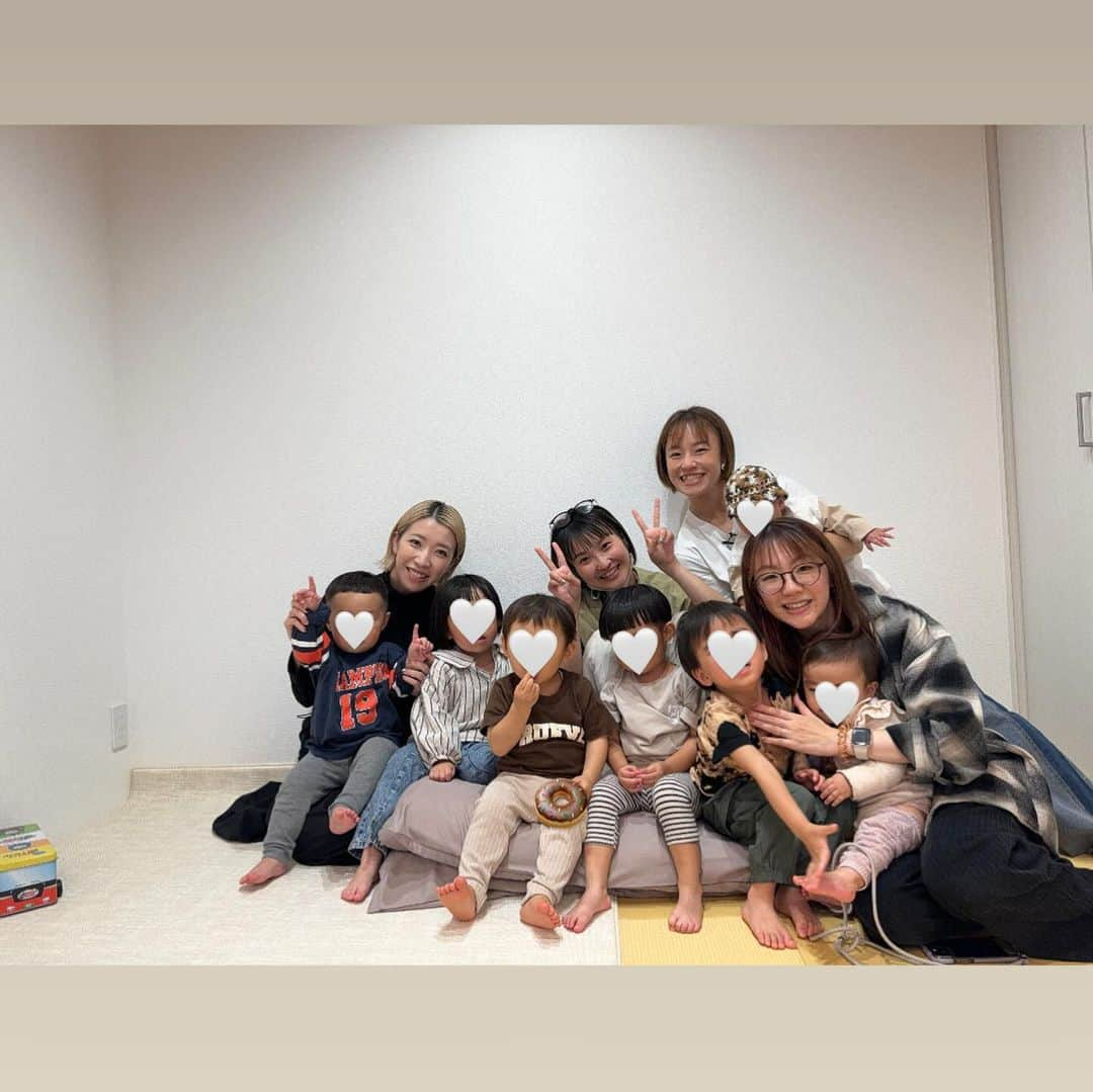 登坂絵莉のインスタグラム：「. 4mama👩 7kids👧👦👶  15歳で地元富山を離れた私ですが ずっと仲良くしてくれる 大好きな友達たち🥰🙏💖  小学校や中学校で出会って それぞれ生活が変わっても 変わらない関係でいれること 嬉しいです🥰🥰✨」