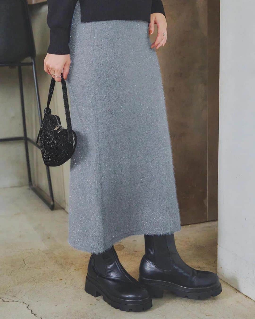 FASHIONWALKERのインスタグラム：「【titivate】 ⁡ - NEW ARRIVALS - ⁡ 存在感抜群のキラキララメのフェザーヤーンが魅力のタイトスカート 前後2wayでの着用も可能でスリット入りで足さばきしやすい✨ ⁡ ✓ラメフェザータイトロングスカート （グレー） ¥5,929 ⁡ ——————————————— 48時間限定✨ POINT最大20%還元実施中！ ——————————————— ⁡ #titivate #ティティベイト #ラメスカート #フェザースカート #グリッタースカート #キラキラスカート」