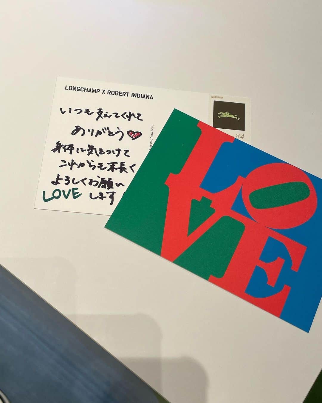 月山京香さんのインスタグラム写真 - (月山京香Instagram)「. LONGCHAMP x ROBERT INDIANA TRIBUTE COLLECTION❤️💚 ⁡ 「Spread LOVE」がテーマの今回のコレクション！ ロバート・インディアナの作品の中でも代表するLOVEのモチーフがロンシャンのバックに！ 会場では愛を伝えたい人へポストカードにメッセージを書きました。 少し離れているけど大好きな家族へ私なりの愛を記しました🫶🏻 大切な人へ送る愛を表現したトリビュート・コレクションをぜひチェックしてみてね✨ ⁡ #pr #LongchampXRobertIndiana #LongchampLOVE #LongchampSS24 #ロンシャン © Morgan Art Foundation, LLC. Licensed by Artestar, New York」11月8日 19時00分 - i_am_kyoka_yade