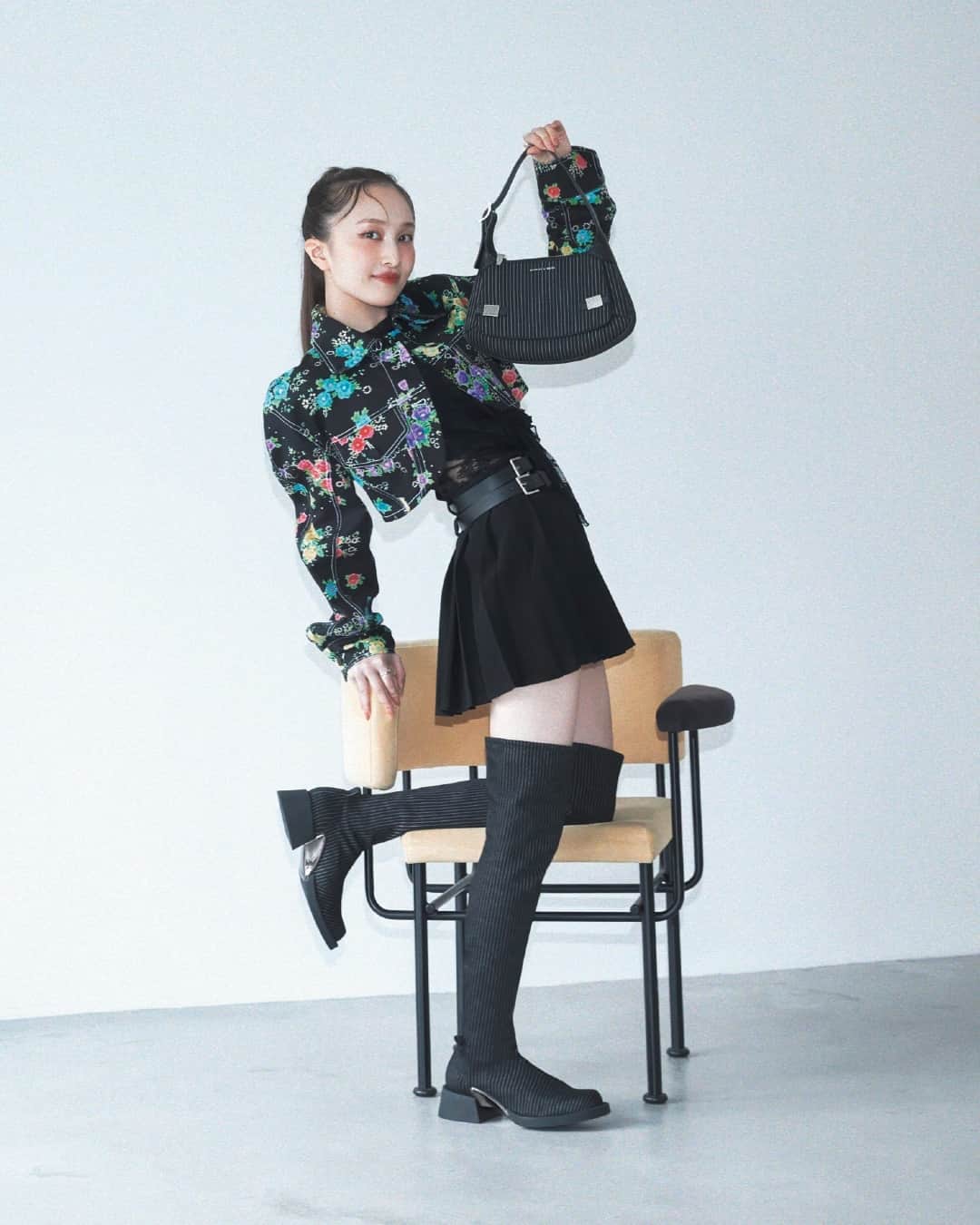 CHARLES & KEITH JAPAN CHARLES & KEITHのインスタグラム：「【WINTER 2023 with @kanakomomota_official】⁠ エレガントなWINTER 2023スタイルを提案。⁠ この冬に挑戦したい華やかなスタイルを百田夏菜子が披露！⁠ ⁠ Devon デボン メタリックアクセントサイハイブーツ ⁠ (Article No. CK1-90920131)⁠ メタリックアクセント カーブショルダーバッグ ⁠ (Article No. CK2-20782232)⁠ ⁠ #CharlesKeithFW23⁠ #チャールズアンドキース⁠ @nylonjapan⁠ ⁠ MODEL: KANAKO MOMOTA​⁠ PHOTOGRAPHY: SHOTARO YAMAGOE​⁠ STYLING: HIROMI NAKAMOTO(SIGNO)​⁠ HAIR&MAKEUP: HITOMI MATSUNO​」