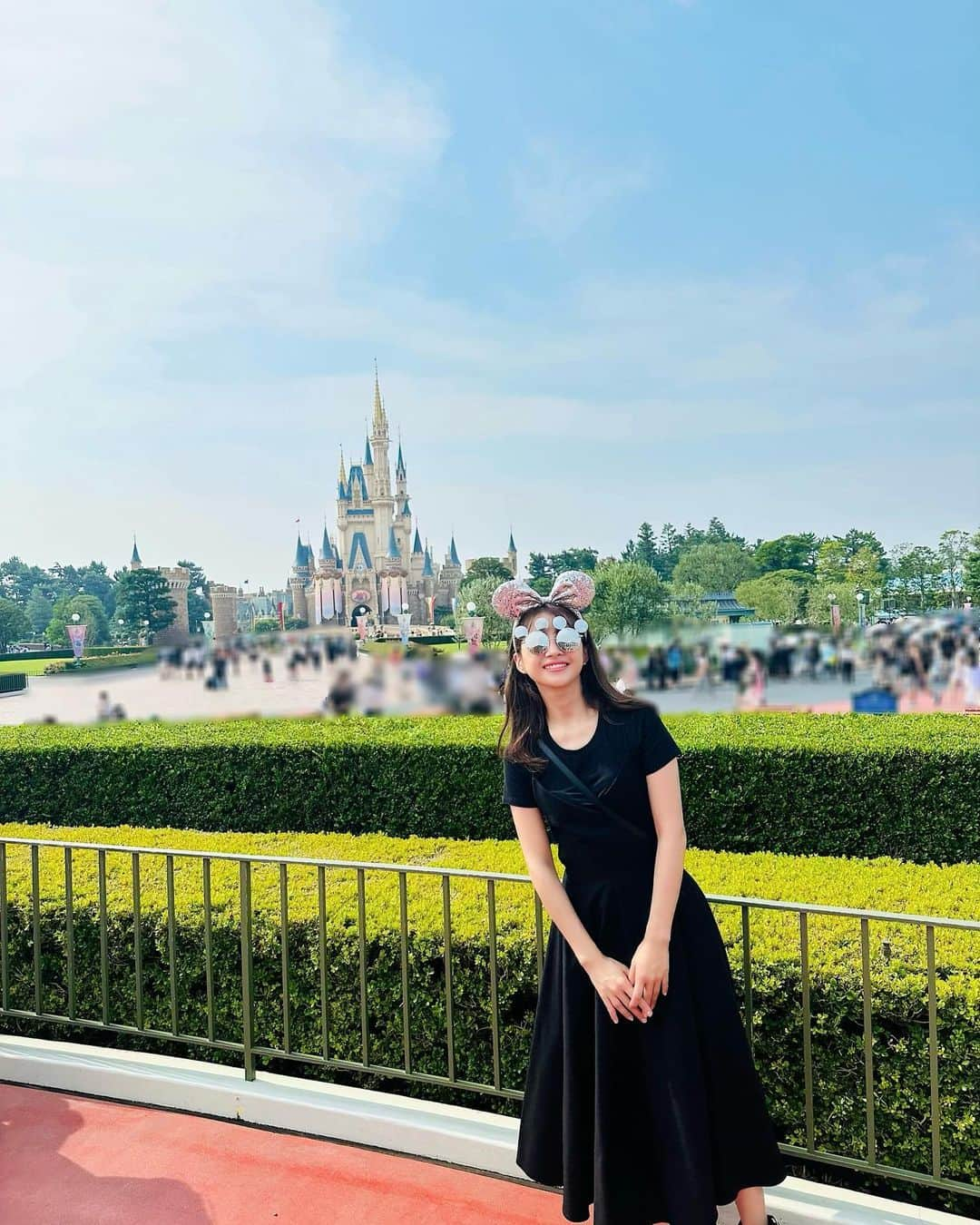 綺咲愛里のインスタグラム：「. 🐭🏰 ⁡ #いつまでも夏？ #🌞」