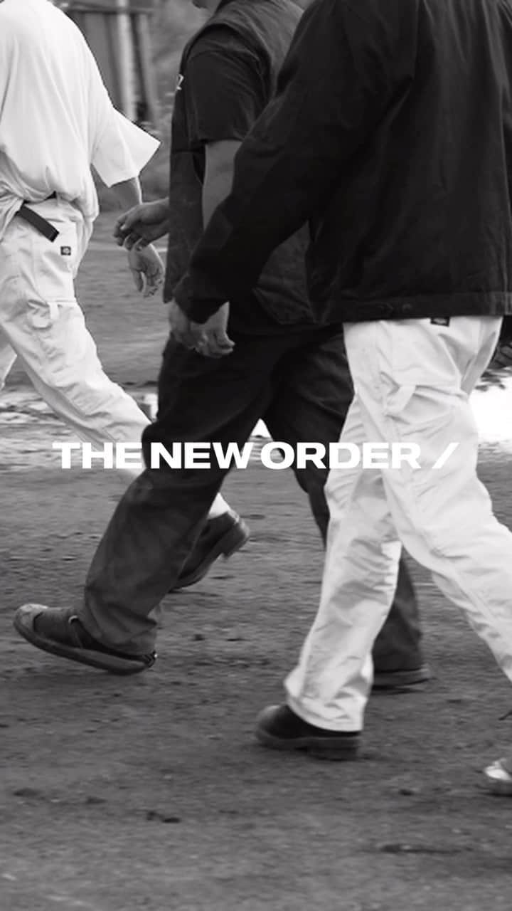 ディッキーズのインスタグラム：「THE NEW ORDER / ISSUE 29 FEATURING DICKIES 「IN DUST WE TRUST」  THE NEW ORDER magazineにて、22ページの特集が掲載されています。 現在販売中  Photographer @jamesoliver_tno  Video:  Director  @reitakaji  Cinematography @riku_yoneyama  #Dickies #ディッキーズ #TheNewOrderMagazine」