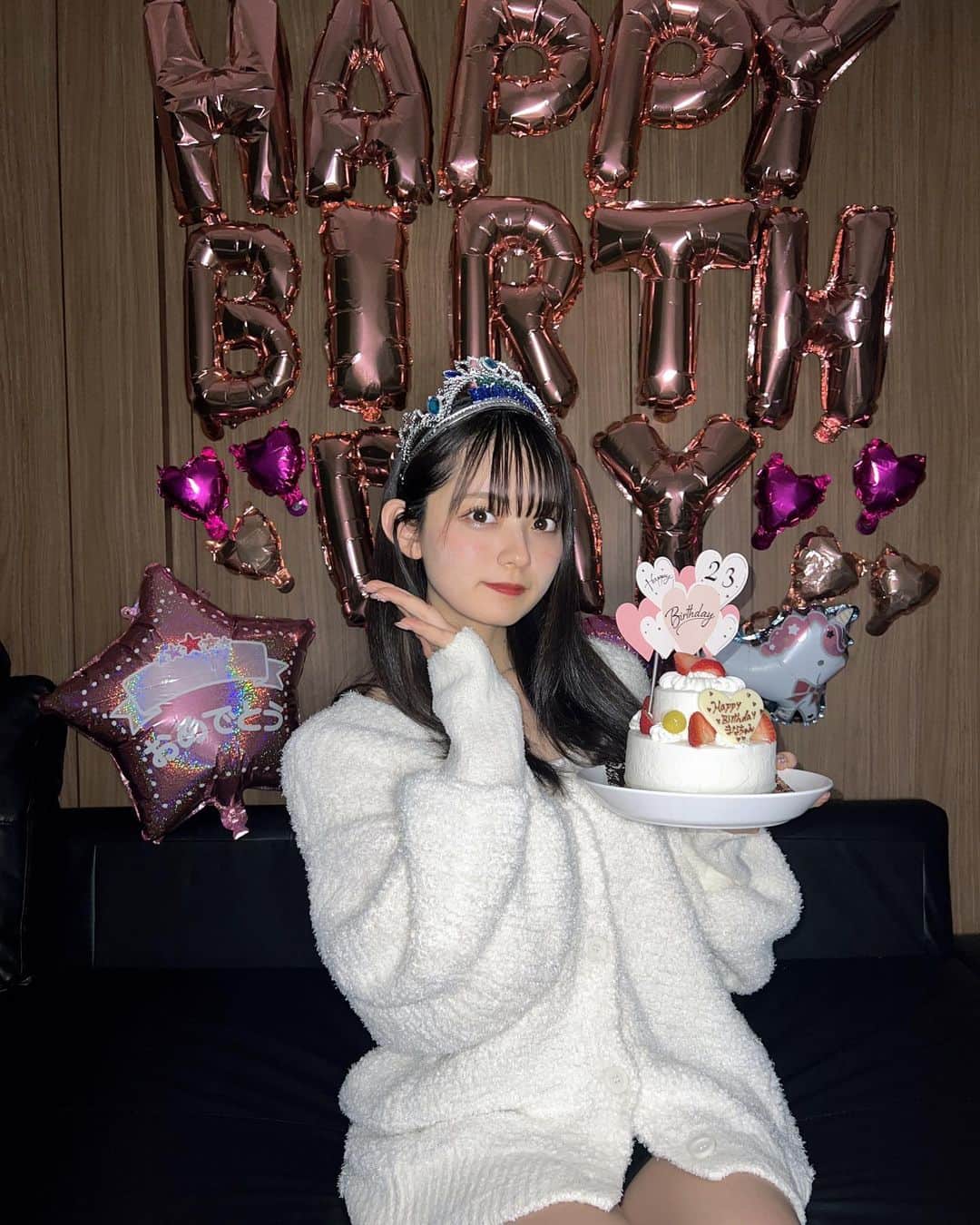 のインスタグラム：「本日誕生日を迎えました👶🏻💞  沢山のお祝い本当にありがとう（ ; ; ） 今年も幸せに過ごせますように！」