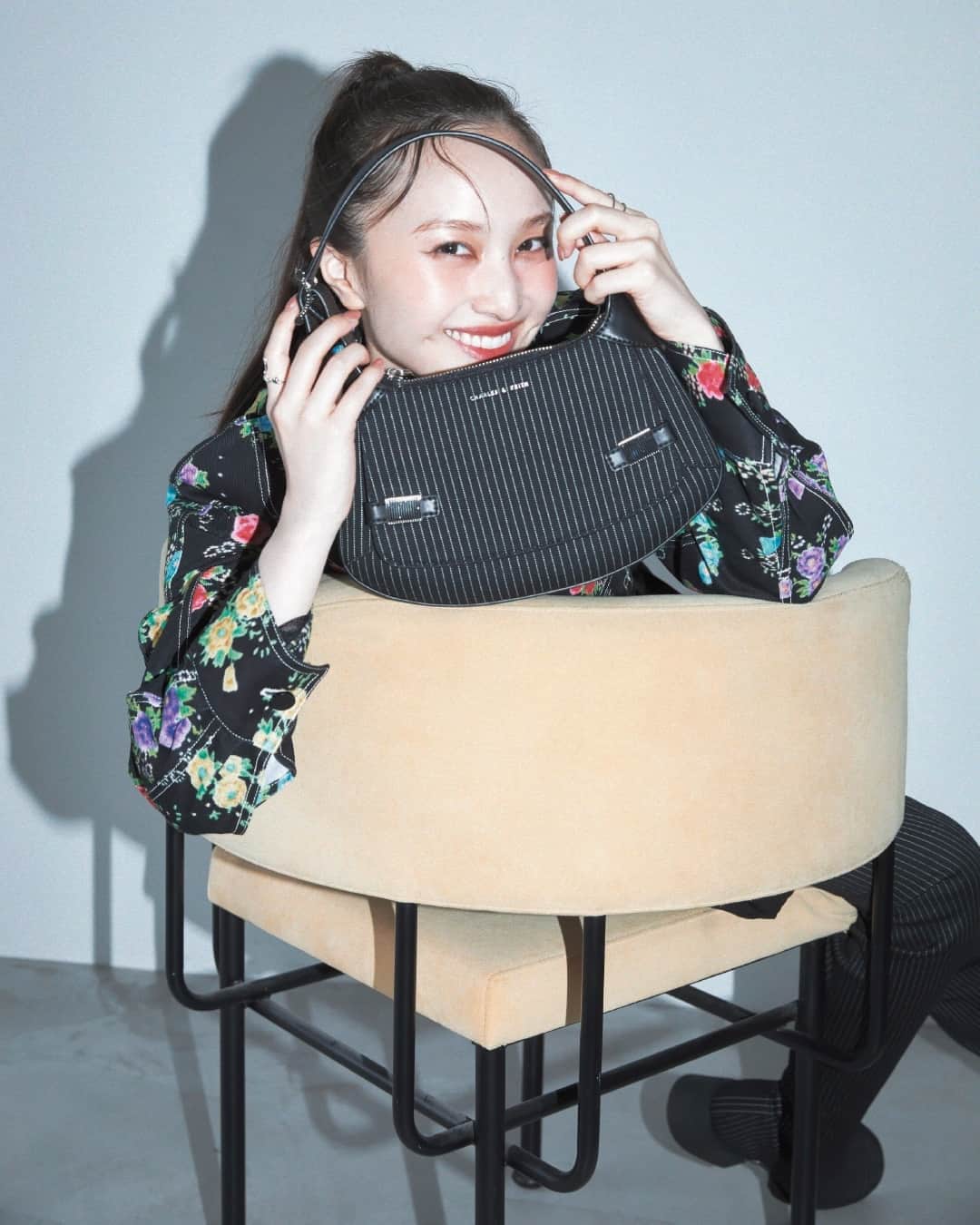 CHARLES & KEITH JAPAN CHARLES & KEITHのインスタグラム：「【WINTER 2023 with @kanakomomota_official】⁠ クラシックなスタイルに、メタリックアクセントをプラスすることで印象をガラッとモダンにアップデート。⁠ ⁠ メタリックアクセント カーブショルダーバッグ ⁠ (Article No. CK2-20782232)⁠ Devon デボン メタリックアクセントサイハイブーツ ⁠ (Article No. CK1-90920131)⁠ ⁠ #CharlesKeithFW23⁠ #チャールズアンドキース⁠ @nylonjapan⁠ ⁠ MODEL: KANAKO MOMOTA​⁠ PHOTOGRAPHY: SHOTARO YAMAGOE​⁠ STYLING: HIROMI NAKAMOTO(SIGNO)​⁠ HAIR&MAKEUP: HITOMI MATSUNO​⁠」