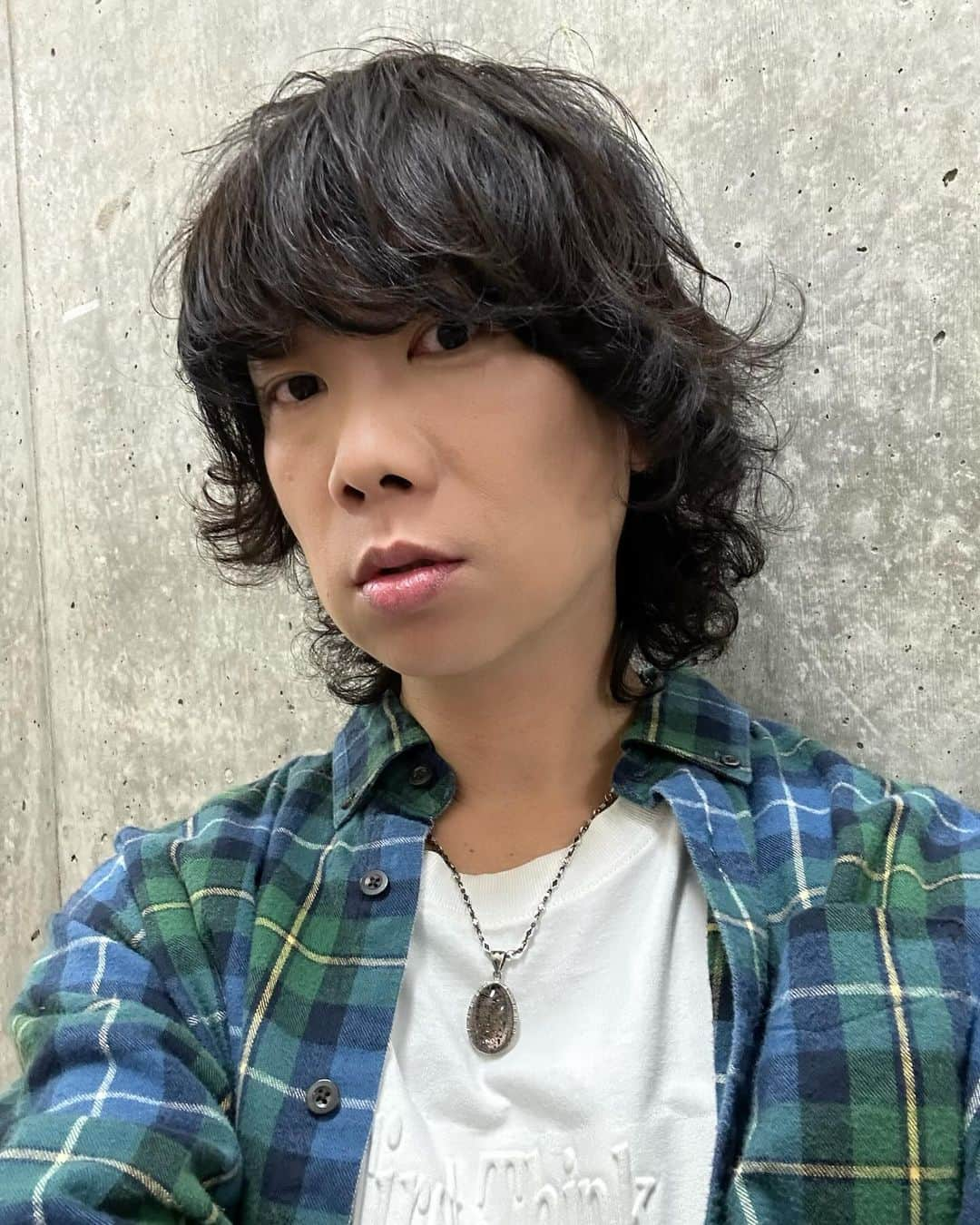 ハジ→のインスタグラム：「明日髪切ります💇長い髪さんさようなら (※となるのか！？) 👀   ちなみにハジ→の髪型、 どんなスタイルがすきですか？   明日のオーダーはみんなからのコメント参考にしよっかなぁ〜☺️✂️  #メンズヘア  #あ💡 #この写真 #メンズヘアカタログに載せてもいいよ😂👍😂👍😂👍  #ハジ→#ハジー #hazzie」