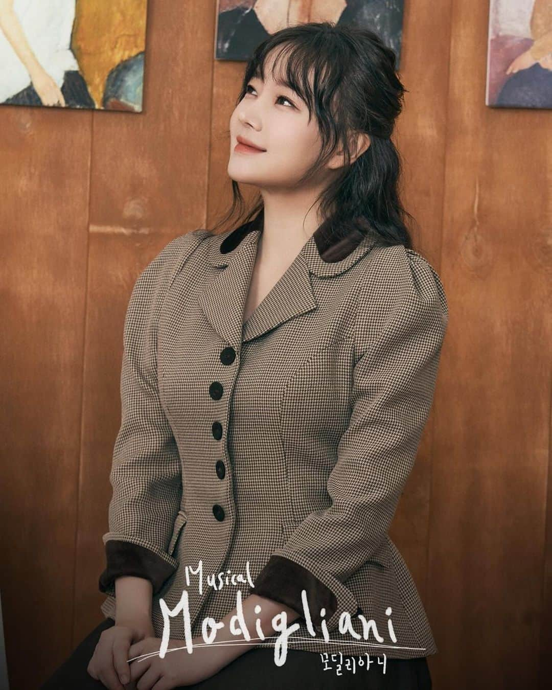 クムジョのインスタグラム：「앗싸! 화가시리즈 다시 돌아왔다.. 🤎 2023/12/9 ~ 2024/3/10 서경대 공연예술센터 스콘 2관에서 제가 쩰 좋아하는 겨울 같이 보내요. 🎨👩🏻‍🎨❄️☃️」