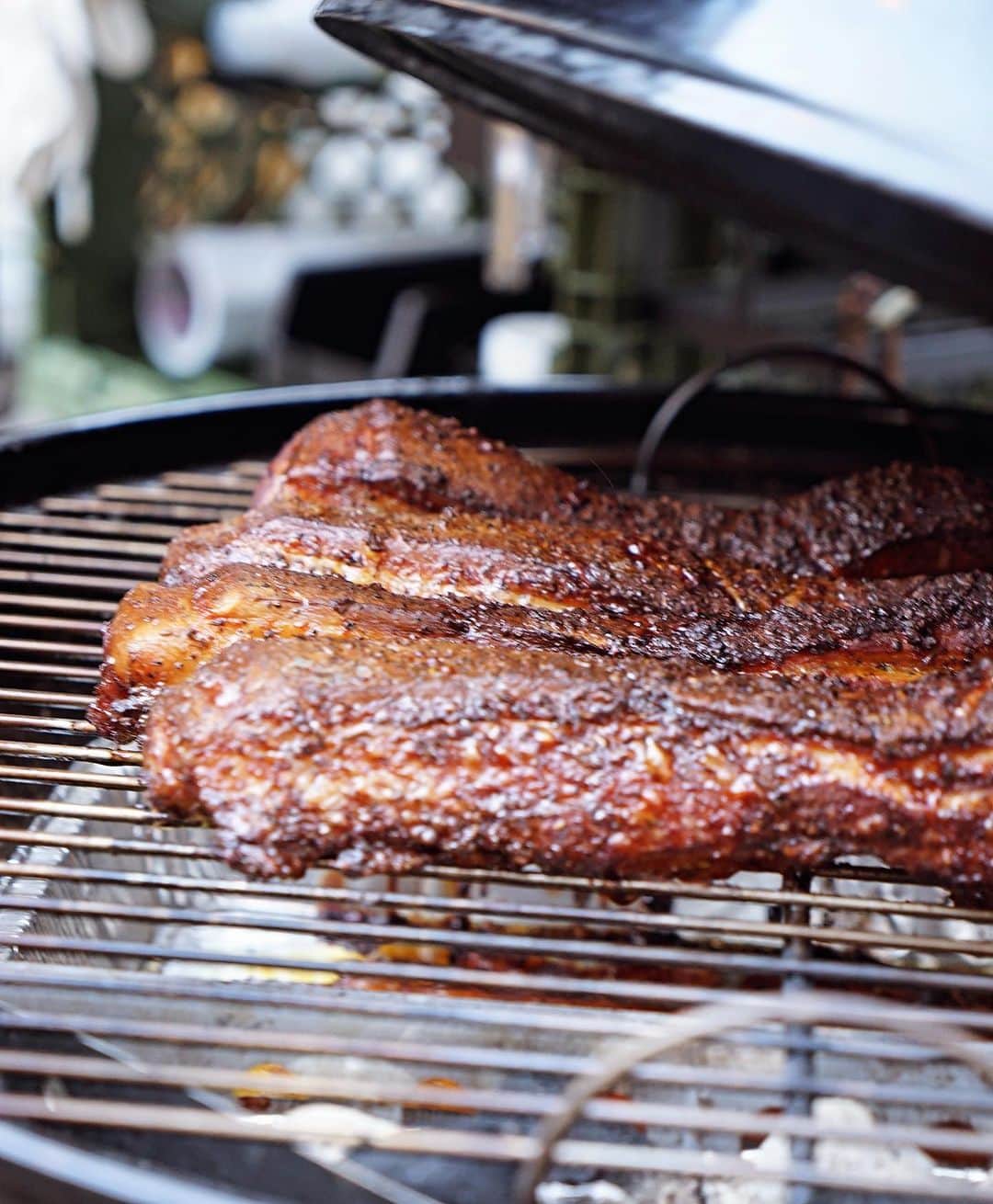 イ・チョニのインスタグラム：「BBQ데이~~ 통삼겹한판 뿌시기!! #BBQ #hibrowtown」