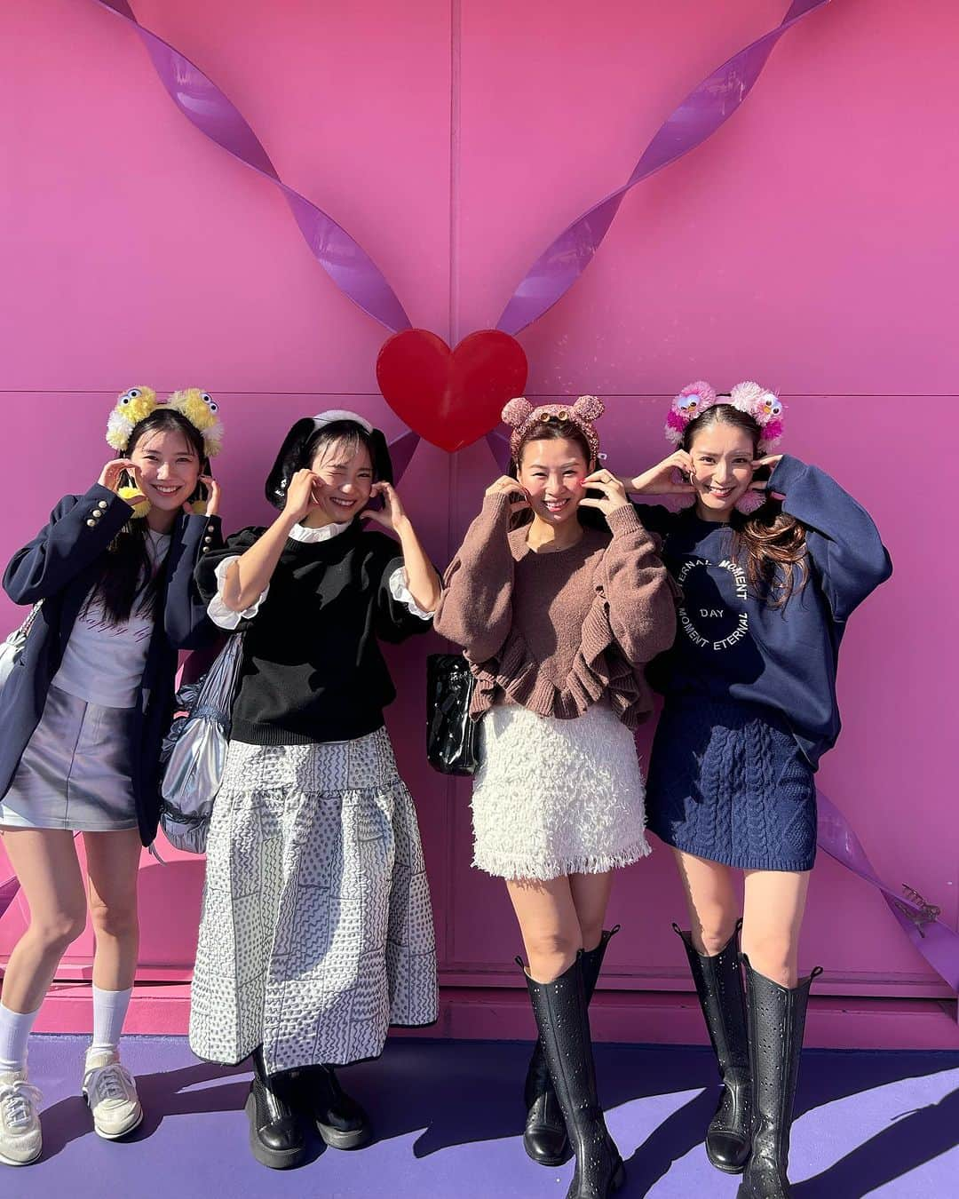 畔勝遥さんのインスタグラム写真 - (畔勝遥Instagram)「・  𝐔𝐒𝐉🌏❤️‍🔥  大好きなメゾンマーブルメンバーで👭👭💕  いっぱい食べて😋いっぱいはしゃいで🎢 しっかり映え写真撮り合って🤳✨  このミニオンマンが可愛くて美味しかった🍌 中身はカニクリーム🦀⸒⸒  👕 @shein_japan  👗 @lilirena_  👢 @maison.marble  👜 @shein_japan   #ユニバーサル #ユニバ #usj #ユニバフード #ミニオンマン #ミニオンまん #ミニオン #SHEIN #lilirena #maisonmarble」11月8日 19時13分 - haruka_azekatsu