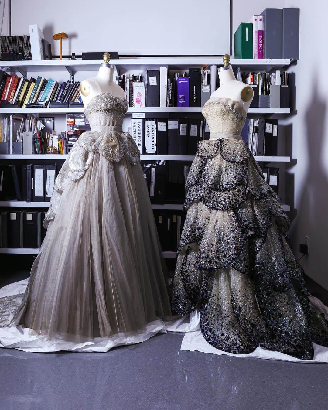 British Vogueのインスタグラム：「It may be November but Vogue is already thinking ahead to the first Monday in May and the next Met Gala, as the theme of the @MetMuseum’s 2024 Costume Institute Exhibition is today revealed as ‘Sleeping Beauties, Reawakening Fashion’. What does that mean for the #MetGala? Expect to see rare vintage and references to famous archive gowns on the red carpet, like when #NataliePortman wore a recreation of one of the most famous @Dior gowns in history at #CannesFilmFestival. Click the link in bio for everything you need to know about the #MetGala in 2024.」