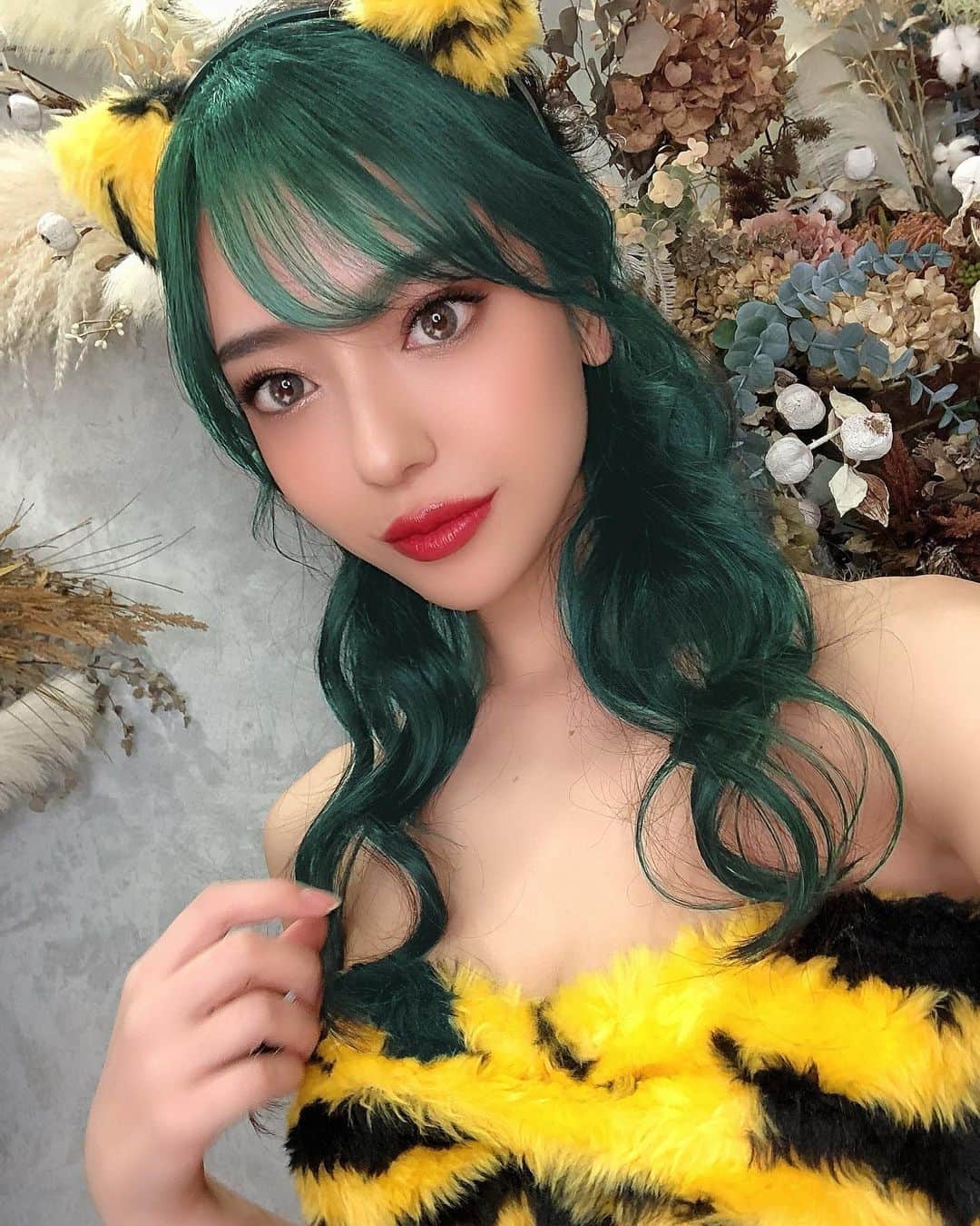 DJ Saya（さやまる）のインスタグラム：「🍭🍭🍭🍭🍭  最近はカメラアプリで 髪色まで変えれるの凄くない？😦 ついでに目もキラキラに笑  #ラムちゃん卒業するわ #９年間お疲れさまでした #正直飽きた」
