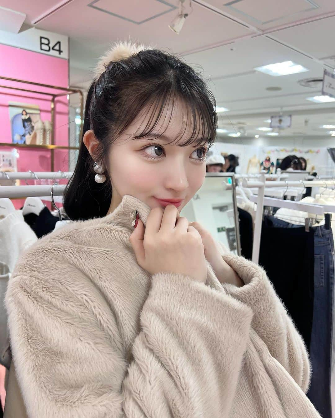 中山恵美生さんのインスタグラム写真 - (中山恵美生Instagram)「新宿伊勢丹POPUP SHOP お越しくださった皆様 本当にありがとうございました😭🩷  沢山の方にM me emeのお洋服を見ていただけて とっても幸せな5日間でした🥹✨️🎀  次は11/20-11/26名古屋PARCO！！♡ 宜しくお願いいたします🥰🩷」11月8日 19時23分 - emiu0624