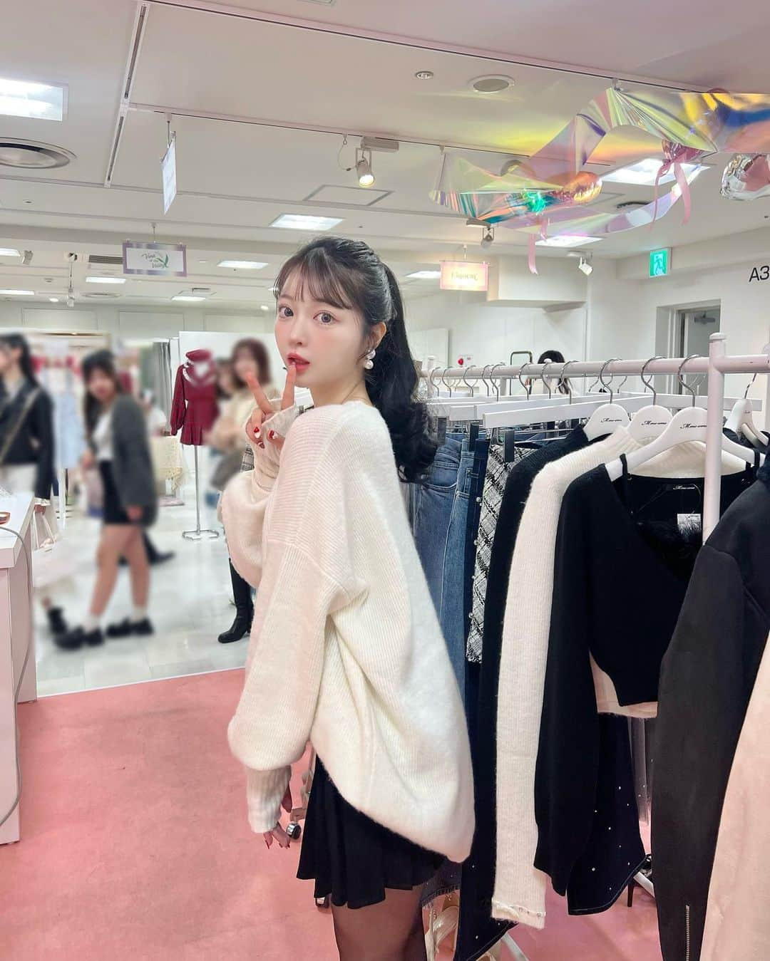 中山恵美生さんのインスタグラム写真 - (中山恵美生Instagram)「新宿伊勢丹POPUP SHOP お越しくださった皆様 本当にありがとうございました😭🩷  沢山の方にM me emeのお洋服を見ていただけて とっても幸せな5日間でした🥹✨️🎀  次は11/20-11/26名古屋PARCO！！♡ 宜しくお願いいたします🥰🩷」11月8日 19時23分 - emiu0624