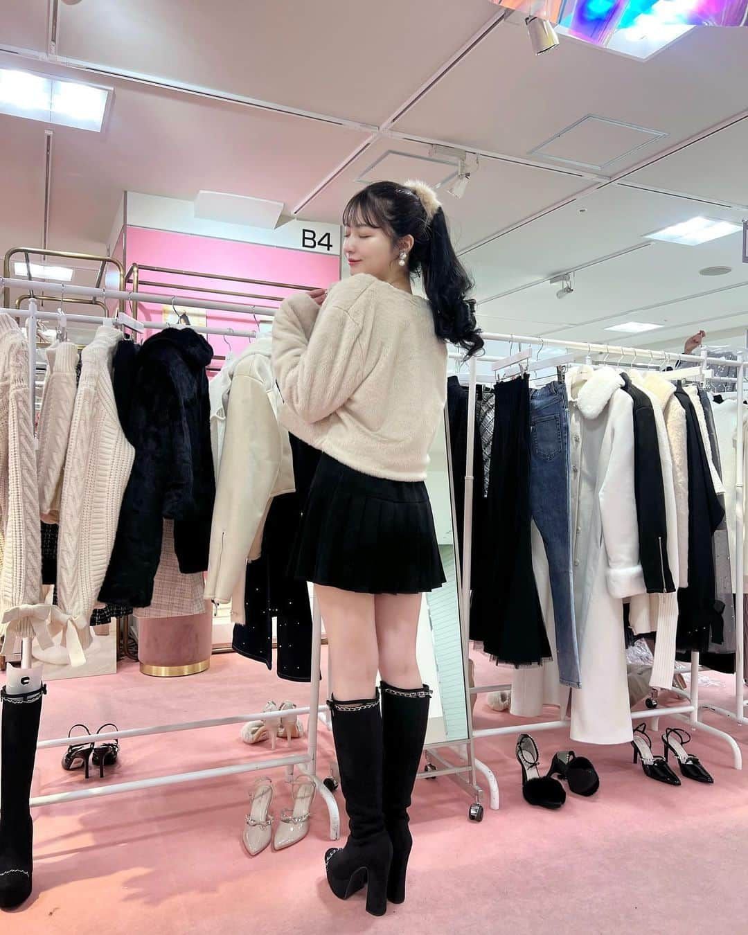 中山恵美生さんのインスタグラム写真 - (中山恵美生Instagram)「新宿伊勢丹POPUP SHOP お越しくださった皆様 本当にありがとうございました😭🩷  沢山の方にM me emeのお洋服を見ていただけて とっても幸せな5日間でした🥹✨️🎀  次は11/20-11/26名古屋PARCO！！♡ 宜しくお願いいたします🥰🩷」11月8日 19時23分 - emiu0624