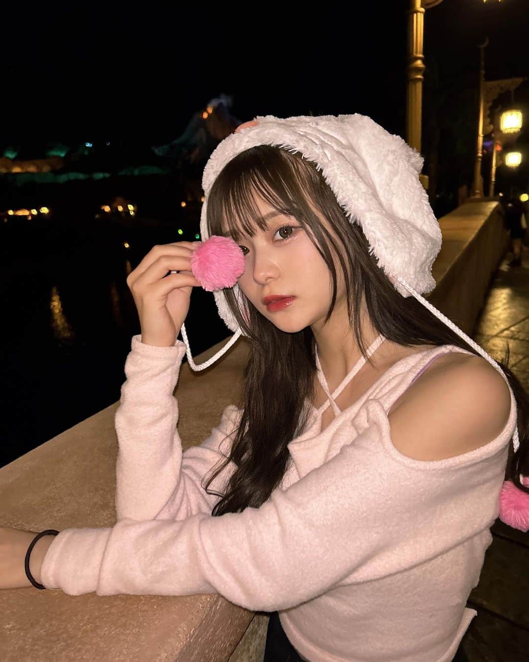 桜さんのインスタグラム写真 - (桜Instagram)「風が強すぎで髪の毛ぐちゃぐちゃすぎです。勘弁してください。」11月8日 19時17分 - sakura_0808_