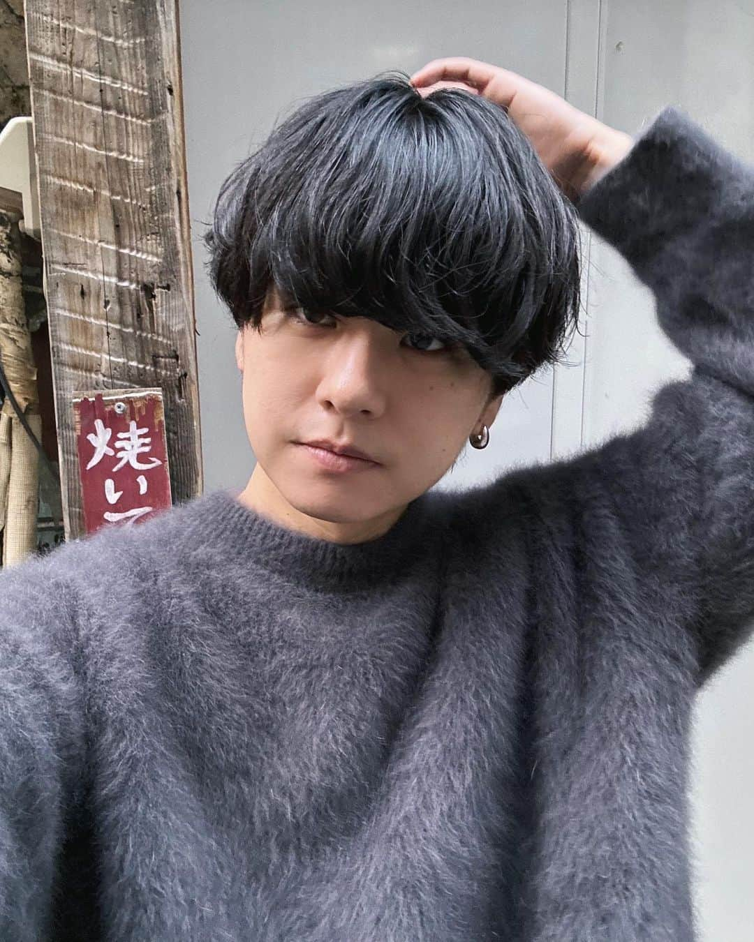 げんじさんのインスタグラム写真 - (げんじInstagram)「NEWヘアげんじです  パーマを少し落としてシースルーマッシュに🤳 自分のセットはシースルー感があまり伝わらない😂 髪型変えると服選びも新鮮でいっぱい写真撮っちゃう🤳  しゅうちゃぴさんいつもありがとうございます！  #menshair #hair #hairstyle #メンズヘア #メンズカット #シースルーマッシュ」11月8日 19時17分 - genji_official_