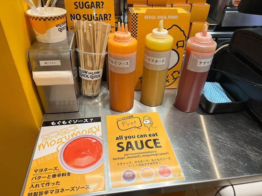 あこさんのインスタグラム写真 - (あこInstagram)「夏に食べた渋谷にあるハッドグのお店！いつ食べても美味しいチーズハッドグ🫶🏻チーズを伸ばすのがまず楽しいから美味しさが倍増する。そしてもちもちの生地にお砂糖をたっぷりつけてケチャップとマスタードも多めにかけて食べるのが好き。アメリカンハットグいっぱい食べたい🥹  #ハットグ #チーズハットグ #渋谷グルメ #双子 #はらぺこツインズ #大食い女子 #먹방 #대식가 #먹팔  #먹스타그램 #大胃王 #モッパン #ความตะกละ #Ham ăn #Gula」11月8日 19時24分 - harapeko__ako