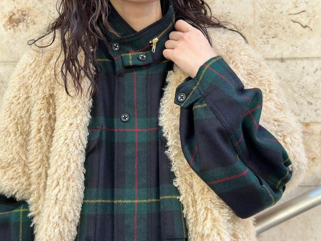 6(ROKU) OFFICIALのインスタグラム：「-  6 fake fur short sleeve  jacket ¥52,800- tax in  @adultorientedrobes outer ¥71,500-tax in  6 polyester rayon boots cut pants ¥19,800- tax in  #roku #adultorientedrobes」