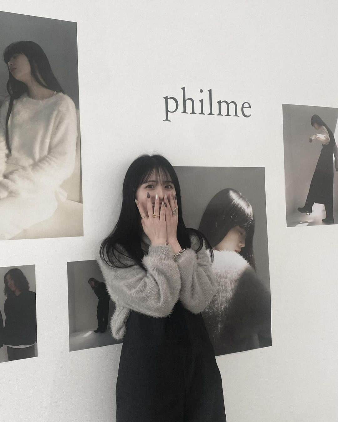 大園桃子さんのインスタグラム写真 - (大園桃子Instagram)「⁡ ⁡ philme 23 aw popup store ⁡ ご来店くださいました皆様 本当にありがとうございました🗣️🤍 ⁡ ⁡ 前回の1st popupは伊勢丹新宿店で 開催させていただき、伊勢丹さんのお力添えの元 大成功で終えることができました。 ⁡ 2nd popupを開催する時は 商業施設ではなくテナントで、自分たちの力で開催する。 ということが目標にありまして、、 ⁡ 準備は果てしなく、最終日の営業時間が終わる その瞬間まで不安もありましたが お客様ファーストでいてくれるスタッフのみんな、 優しくご丁寧なお客様方のご協力があり 今回も大成功を遂げることができました🤧❤️‍🔥 ⁡ お洋服の生地感だったりデザインを 実際にゆっくり見ていただいて 沢山のお褒めの言葉をいただきました。 ⁡ 良いものを。これからも自信を持って 皆様にお届けできるよう頑張っていきます！ ⁡ ⁡ 会場もphilme一色。 ⁡ ⁡ 毎回大変すぎると思ってしまうけど 素敵な思い出になるね〜、達成感だね〜 ⁡ ありがとうございました☺️」11月8日 19時37分 - o.momoko_official