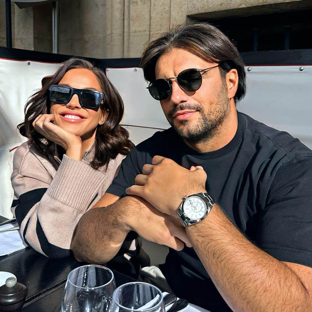 ヴィッキー・パティソンのインスタグラム：「What I have found with you @ercan_ram is something that I always hoped existed but never dared dream I'd find.. 🥹💕  This is an appreciation post for my better half, so if you don't like mushy I'd scroll on now 😂 The last couple of months have been testing and you've been absolutely amazing erc- from my PMDD diagnosis, Max's injury and my new job- you've helped me navigate all of these things and proper stepped up too when I've not been around. I couldn't have done it without you.. ♥️  I am really grateful for you.. you're the best doggo dad and fiancé a girl could ask for and I can't wait to be your wife... ARGHHHH! That sounds so grown up 😂」