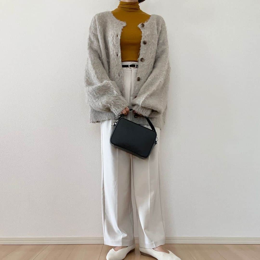近藤美月さんのインスタグラム写真 - (近藤美月Instagram)「GU タックワイドパンツ 着回しコーデ🤍 ⁡ 今回は秋カラーのトップス達と 合わせてみたよ🍁 ⁡ 秋冬の色味って どう合わせてもおしゃれになるから好き🍂🎶 ⁡ 全身GUアイテムです◎ ⁡ GUコーデ一覧→ @miittsuk ⁡ ⁡ ⁡ ⁡ ⁡ ⁡ ⁡ ⁡ #gu #ジーユー #ジーユー購入品 #ジーユー女子 #垢抜けコーデ #大人カジュアルコーデ #アラサー #アラサーコーデ #プチプラ高見え #タックワイドパンツ #タックワイドパンツコーデ #ワイドパンツコーデ」11月8日 19時42分 - miittsuk