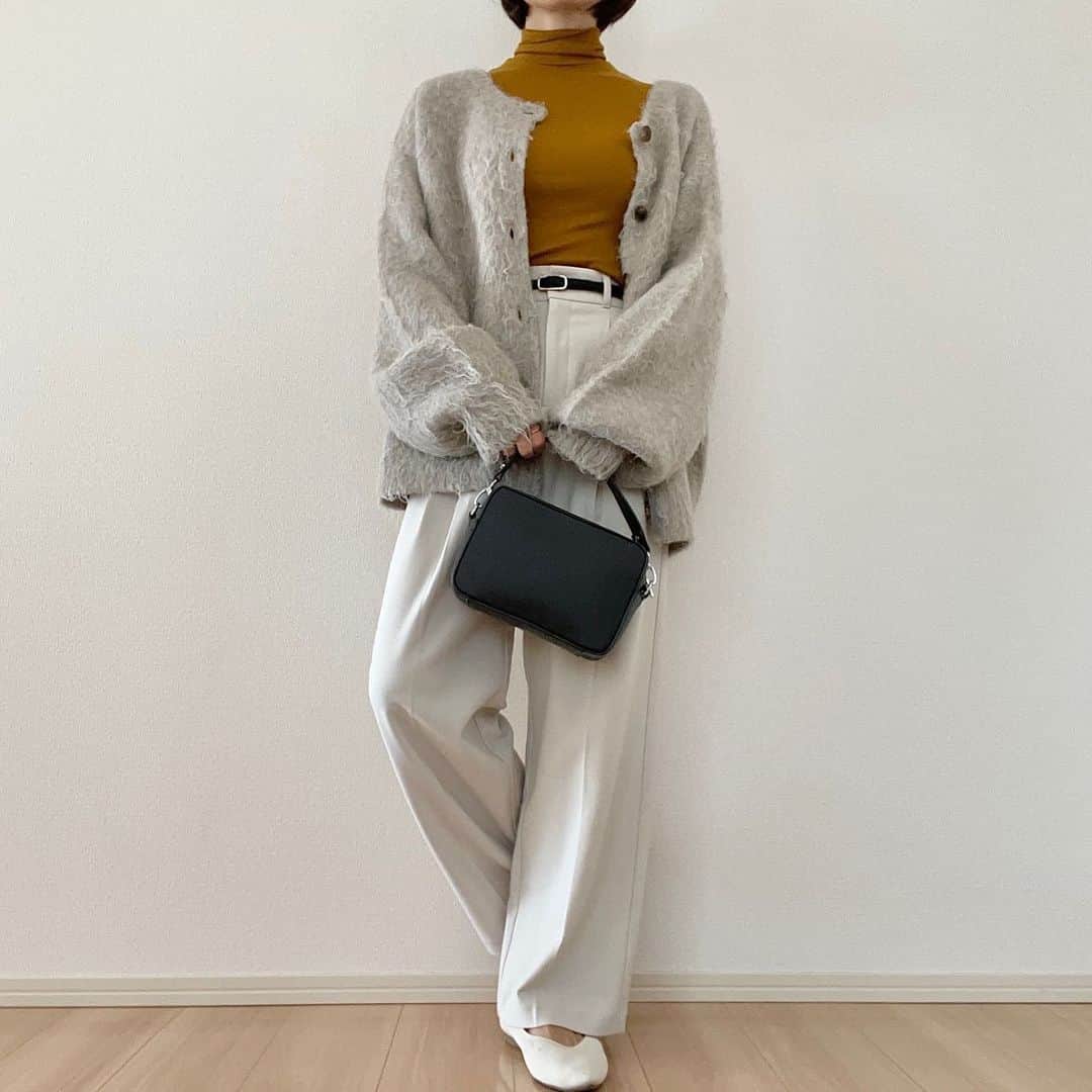 近藤美月さんのインスタグラム写真 - (近藤美月Instagram)「GU タックワイドパンツ 着回しコーデ🤍 ⁡ 今回は秋カラーのトップス達と 合わせてみたよ🍁 ⁡ 秋冬の色味って どう合わせてもおしゃれになるから好き🍂🎶 ⁡ 全身GUアイテムです◎ ⁡ GUコーデ一覧→ @miittsuk ⁡ ⁡ ⁡ ⁡ ⁡ ⁡ ⁡ ⁡ #gu #ジーユー #ジーユー購入品 #ジーユー女子 #垢抜けコーデ #大人カジュアルコーデ #アラサー #アラサーコーデ #プチプラ高見え #タックワイドパンツ #タックワイドパンツコーデ #ワイドパンツコーデ」11月8日 19時42分 - miittsuk