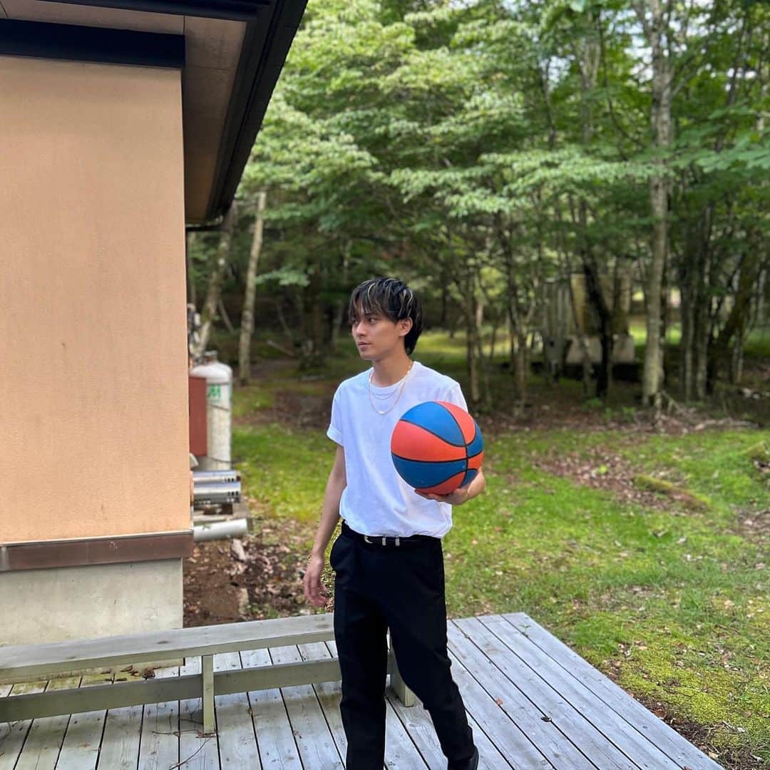 King & Princeさんのインスタグラム写真 - (King & PrinceInstagram)「⁡ 【愛し生きること / MAGIC WORD】 2023.11.08 release ⁡ この頃のメッシュよかったな ⁡ #KingandPrince #愛し生きること #MAGICWORD」11月8日 19時45分 - kp_official_523