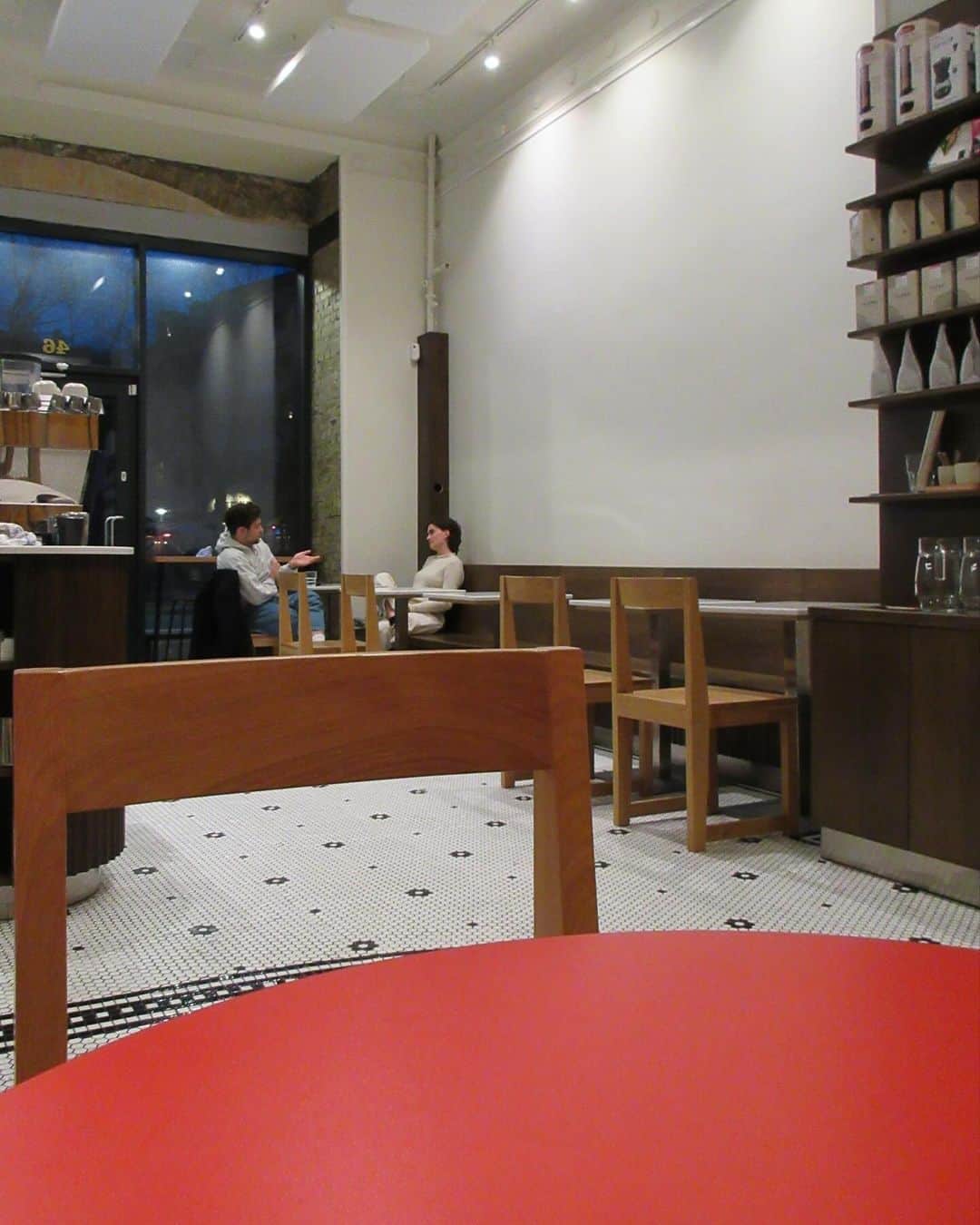 高橋美穂さんのインスタグラム写真 - (高橋美穂Instagram)「. 一番のお気に入りカフェ☕️🇩🇰 滞在中何度も足を運んだ @orsacoffee  空間も流れるBGMも全てタイプだった♡」11月8日 19時46分 - sleeping0mihoc