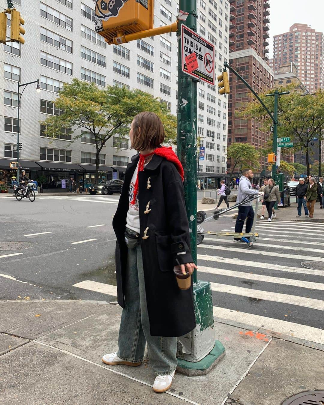 青木美緒さんのインスタグラム写真 - (青木美緒Instagram)「どこを切り取っても可愛いNY🍎🍎🗽 . 今年はロングコートが気分で、NYでも着た☺️🫶 (ストーリーでも好評だった🥹) やっと時差ボケも治って、少しだけ気持ちに余裕がようやくできた💭  #nugu_ny」11月8日 19時59分 - m_ooo