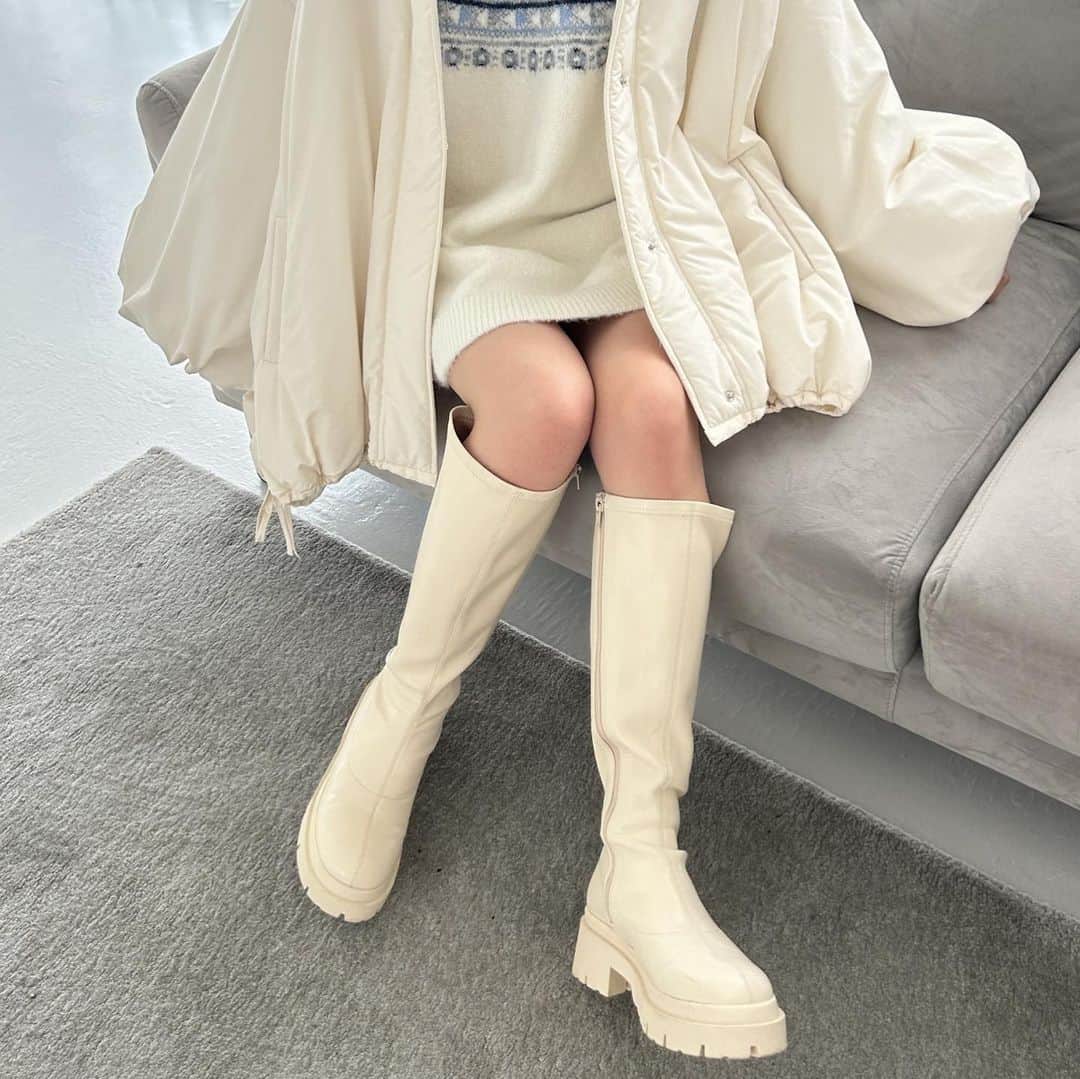 ヘザーさんのインスタグラム写真 - (ヘザーInstagram)「【 restock item 】  大人気！のロングブーツが 本日11/8（水）店舗再入荷致しました！ （※一部遠方店舗は入荷が 1日ずれる場合がこざいます。） .st WEBサイトは今週末入荷予定になります！  ぜひ、お近くの店舗 または、プロフィールURLより WEBサイトをご覧ください♪  #heather #ヘザー #インヒールストレッチロングブーツ #ロングブーツ #ブーツ #ミニスカート #ミニワンピース  #シャギーニット #シャギーカーディガン #アウター #ミドルコート#プリーツスカート #プリーツミニスカート #ショルダーバッグ #ボストンバッグ #ヘザーの冬服 #ヘザーのロングブーツ #ストレッチブーツ #ケーブルニット #ケーブルショートニット #ショートニット #レザーワンピース #キャミワンピース」11月8日 19時54分 - heather_love_official