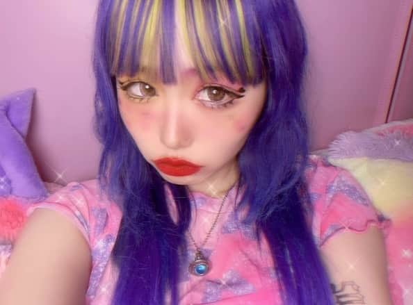 MANAのインスタグラム：「. もう既にドキドキしてるっ💖✨🫧 あと3日…😳😳😳 初ランウェイ楽しみすぎる🌈⛓🦋👑 ･ ･ ･  #model  #minatomiraicollection2023  #ランウェイ   #instagram  #instafashion  #y2k  #fyp」