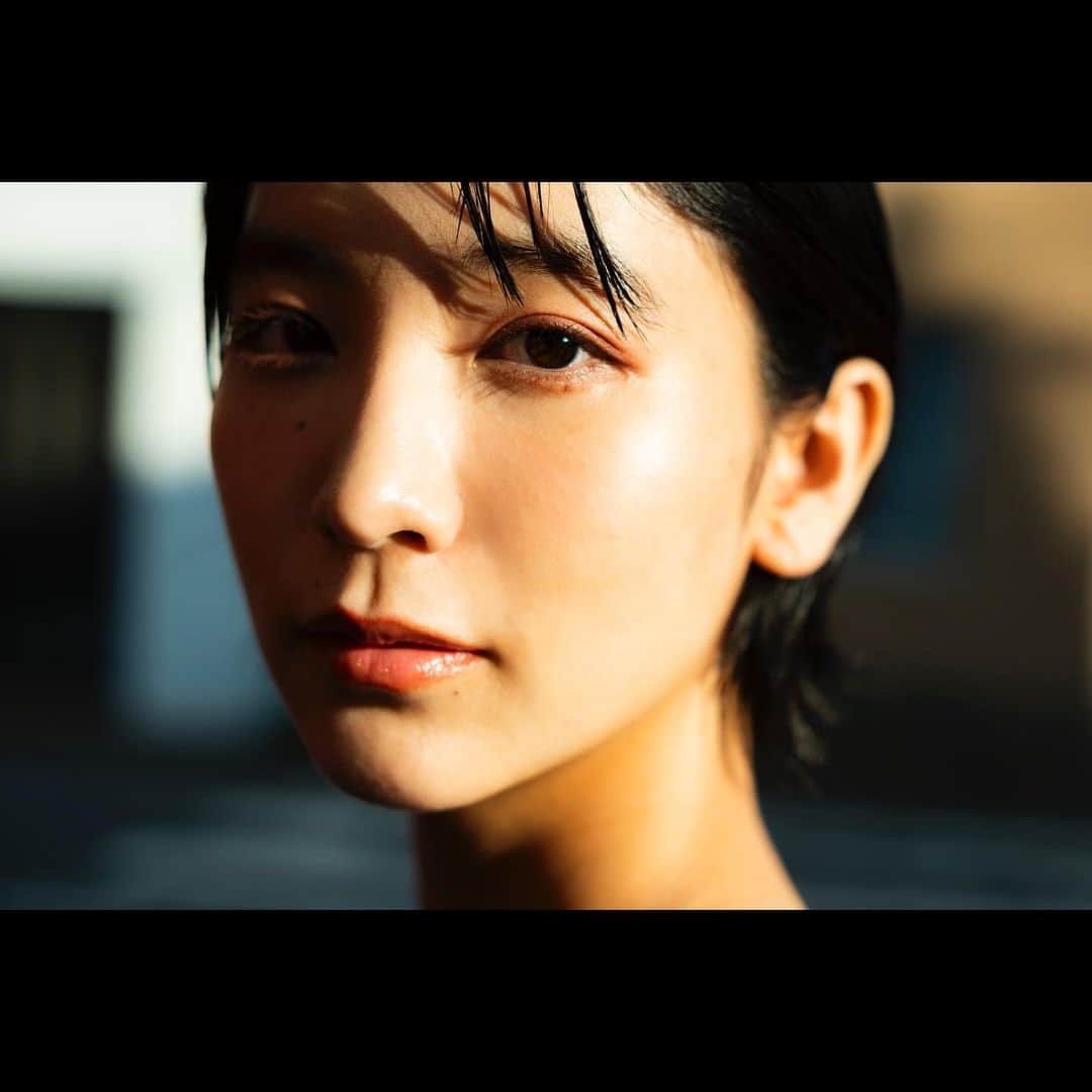 小貫莉奈さんのインスタグラム写真 - (小貫莉奈Instagram)「🍁  photo: @yuhji921  hair: @masato_suganuma  make: @kanako.miura.24  styling: @bop.misaki   #portrait #photograph #Japan #photography #ポートレート #makeup #ショートヘア #ショートカット #shooting」11月8日 20時06分 - rina_onuki0529