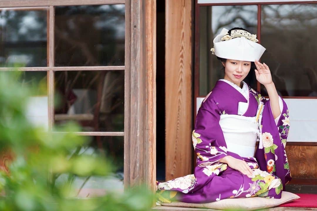 五十嵐邸ウエディングのインスタグラム：「五十嵐邸では11月来館限定の 🌸フェアを行っています🌸  最大100万円分の特典をプレゼント！ さらに料理長が厳選した全７品の 豪華会席を無料でご試食いただけます🍱  日本の美を感じられる邸宅と庭園を ぜひご見学ください🌿  #五十嵐邸ウェディング #貸切結婚式 #邸宅ウェディング #古民家ウェディング #家族婚 #家族結婚式 #小さな結婚式 #フォト婚 #貸切ウェディング #大人ウェディング #おしゃれ花嫁 #新潟ウェディング #新潟花嫁 #新潟プレ花嫁 #プレ花嫁 #卒花嫁 #結婚式 #結婚式準備 #花嫁準備 #ブライダルフォト #2023秋婚 #2023冬婚 #婚約 #花嫁さんと繋がりたい #日本中のプレ花嫁さんと繋がりたい #新潟結婚式 #新潟結婚式場 #和モダン #和婚 #大人婚」